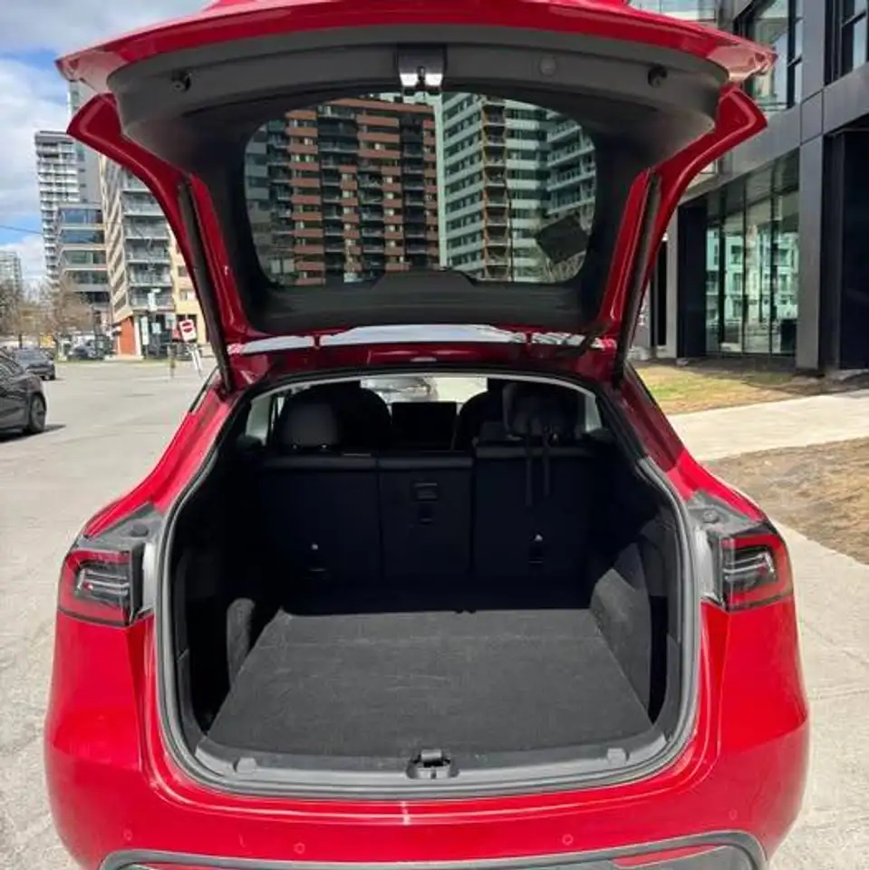 Tesla Model Y fotografie Tesla Model Y