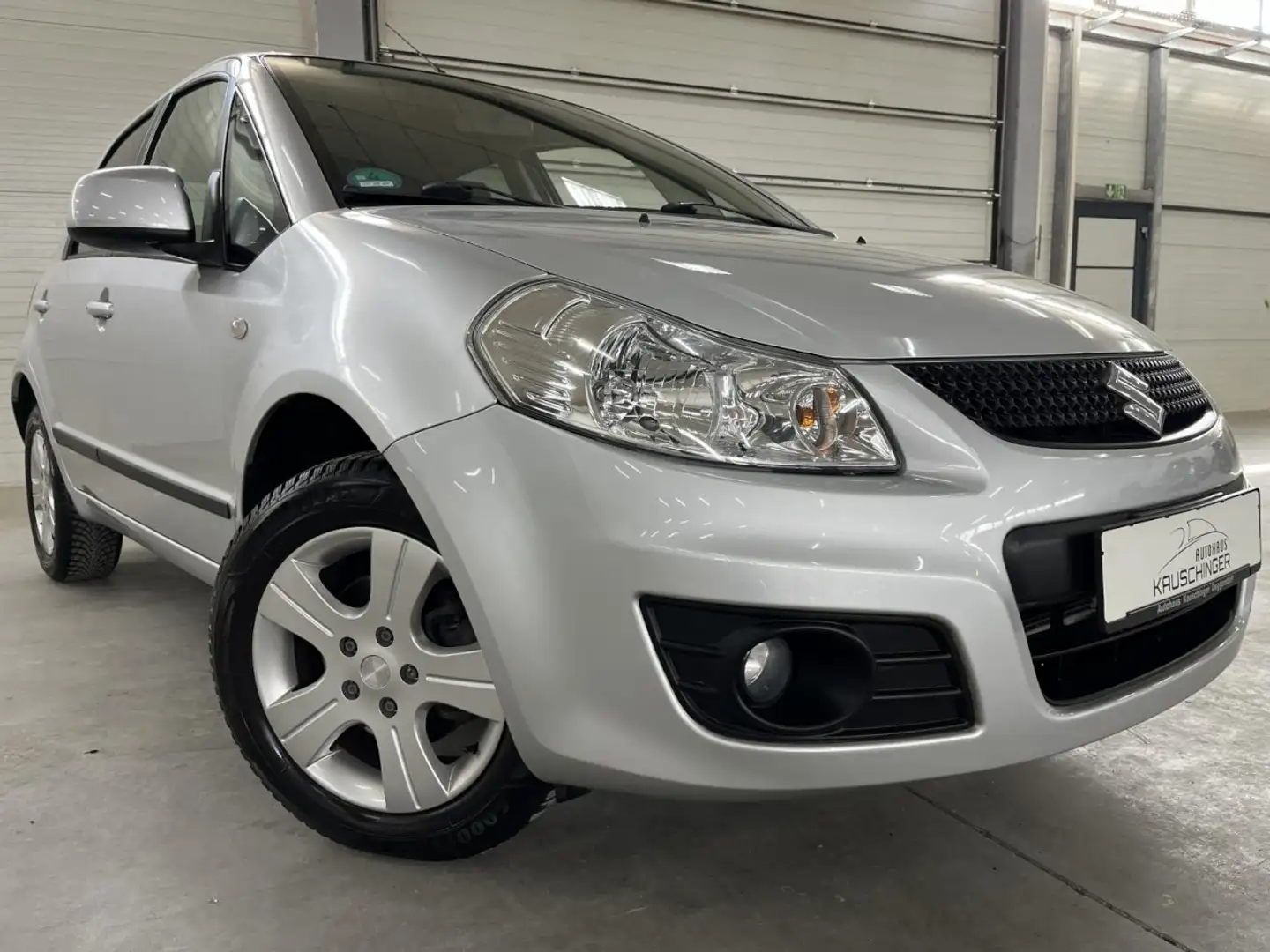 Suzuki SX4 63TSKM KEYLESS AUTOMATIK KLIMA SHZ ALU TÜV/AU NEU srebrna - 1