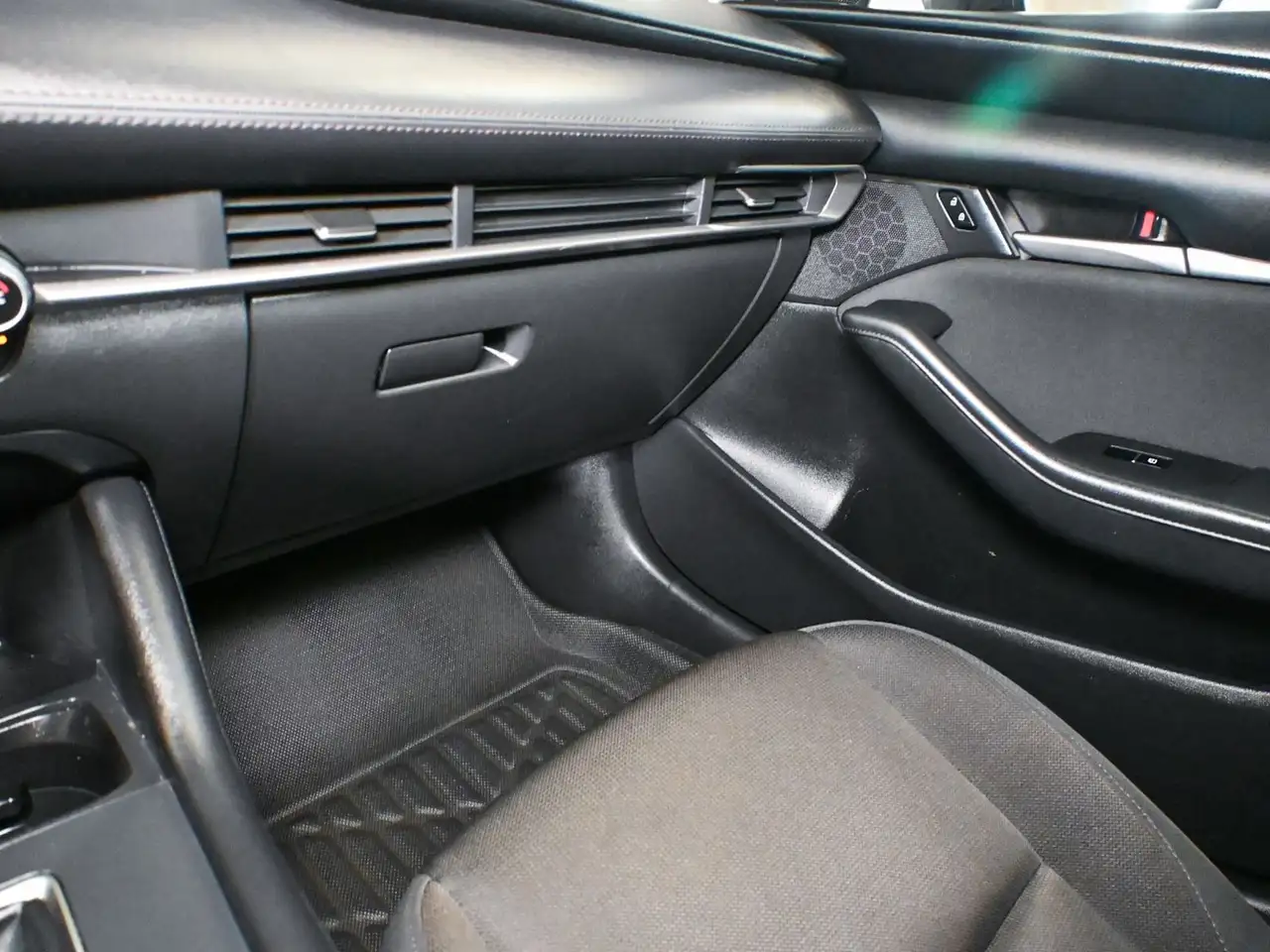 Mazda 3 снимка Mazda 3