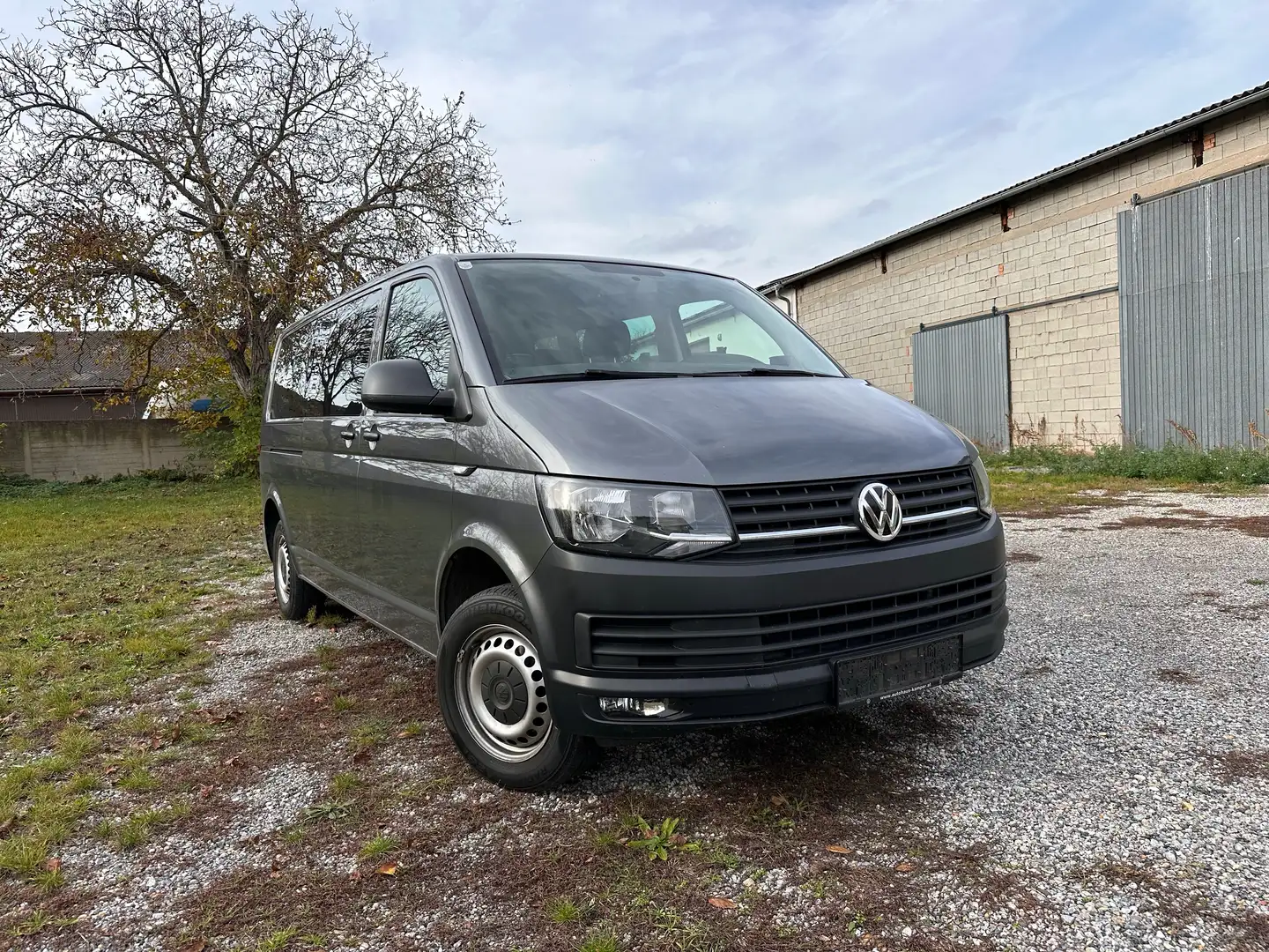 Volkswagen T6 Transporter Lang, 9-Sitzer, Standheizung Grau - 2