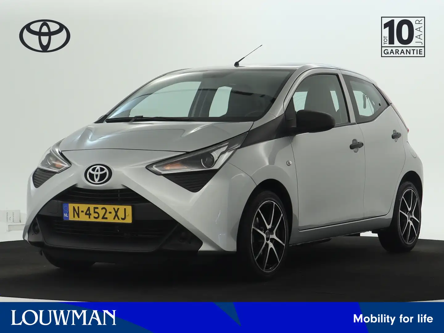 Toyota Aygo 1.0 VVT-i x-fun Grijs - 1