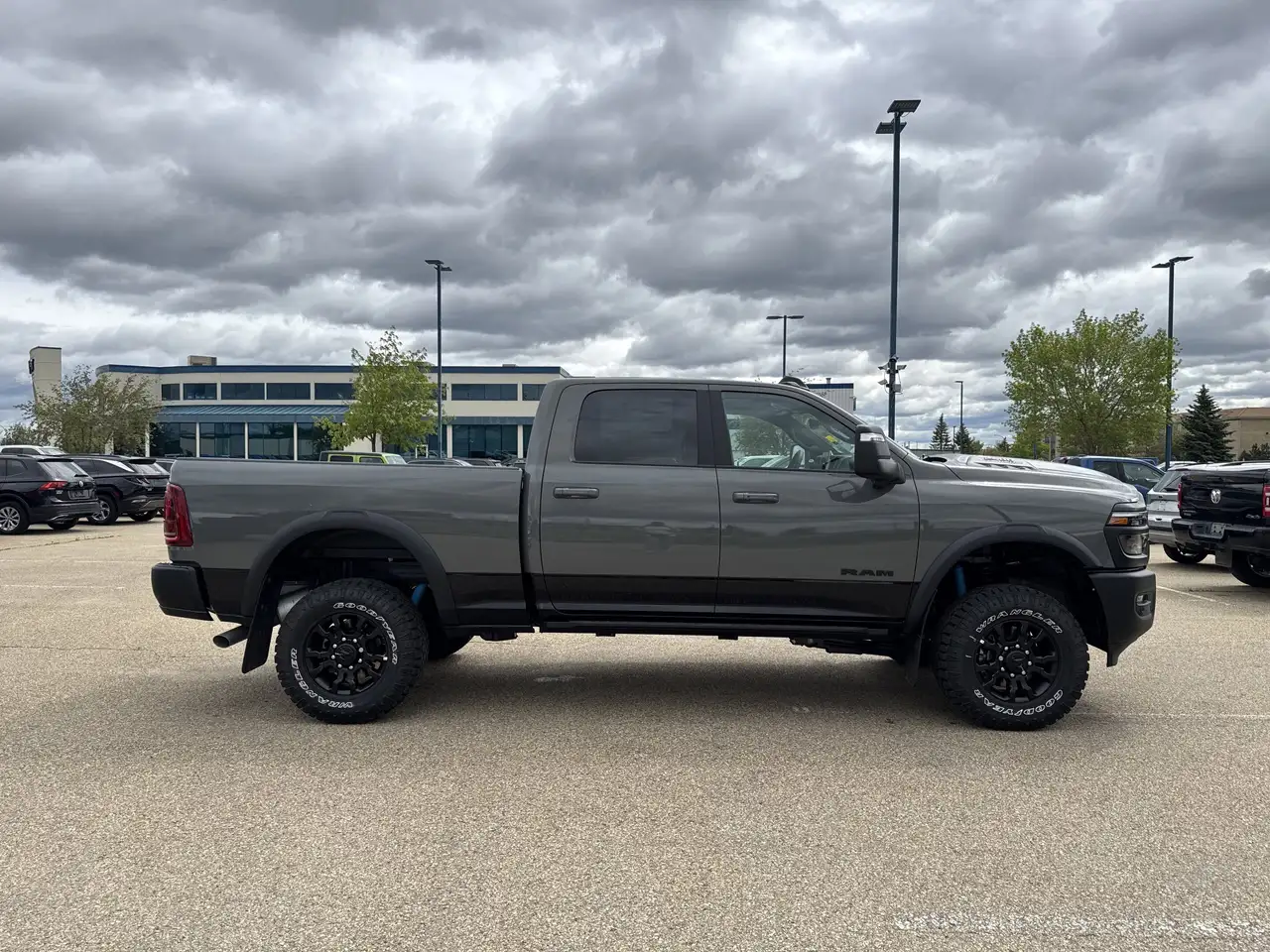 RAM 2500 снимка RAM 2500