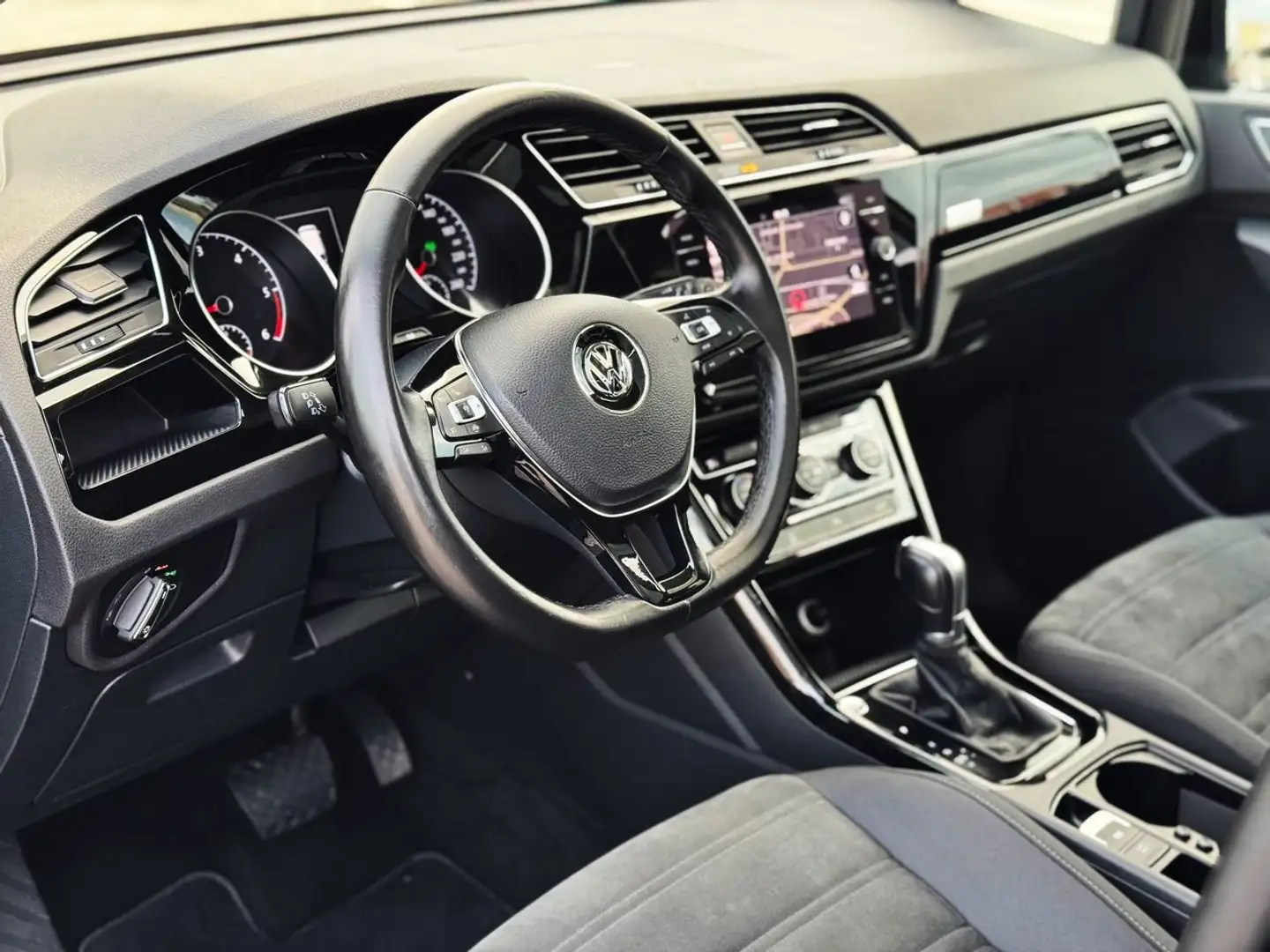 Volkswagen Touran 1.6TDI CR BMT Sport DSG7 85kW Black - 2
