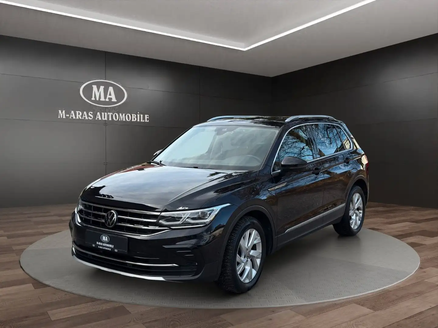 Volkswagen Tiguan Elegance PANO AUTOMATIC Noir - 1