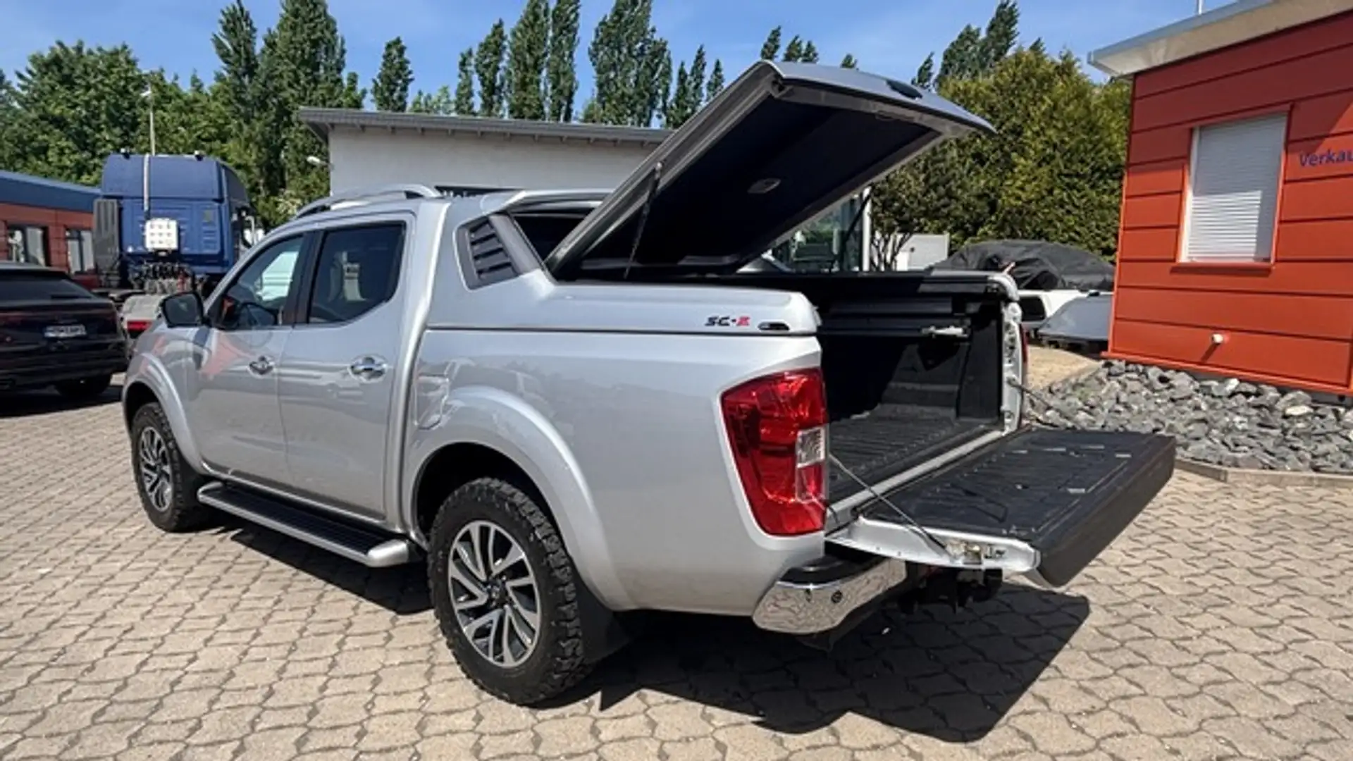 Nissan Navara Tekna Double Cab 4x4 Heckdeckel Keyless RFK Silber - 1