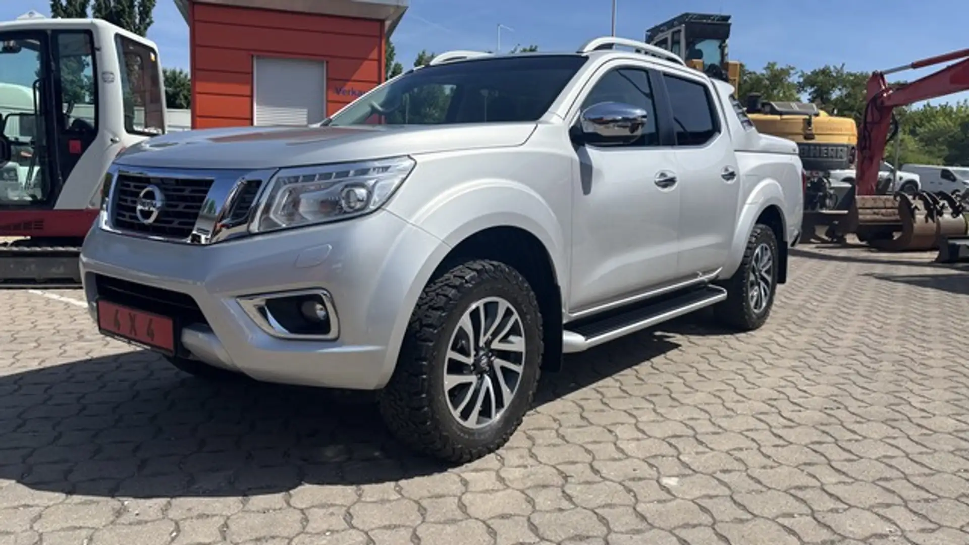 Nissan Navara Tekna Double Cab 4x4 Heckdeckel Keyless RFK Silber - 1