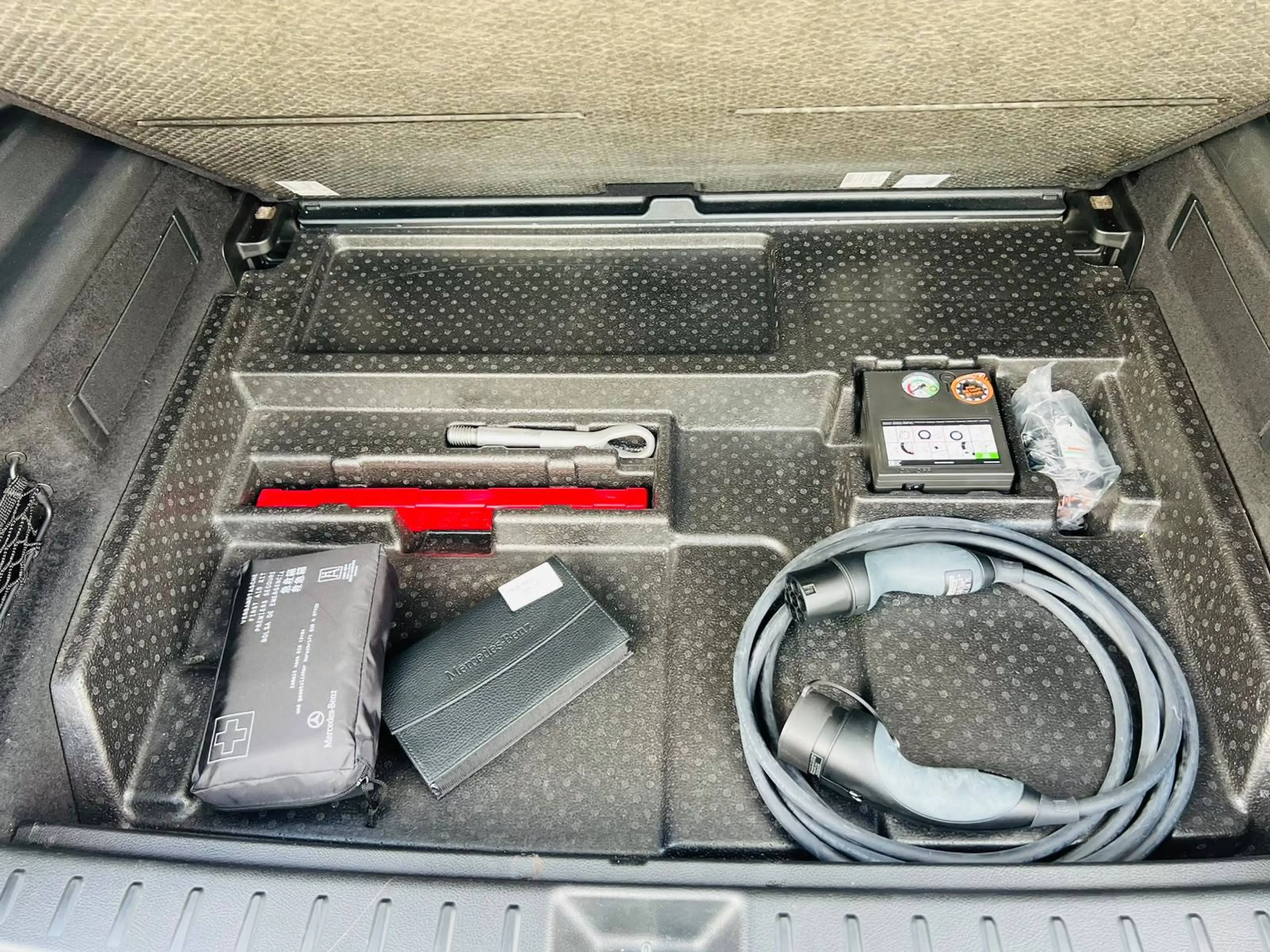 Mercedes-Benz EQB 350 EQB 350 4Matic AMG Line *Night/Memory/Leder/360° — photo 9