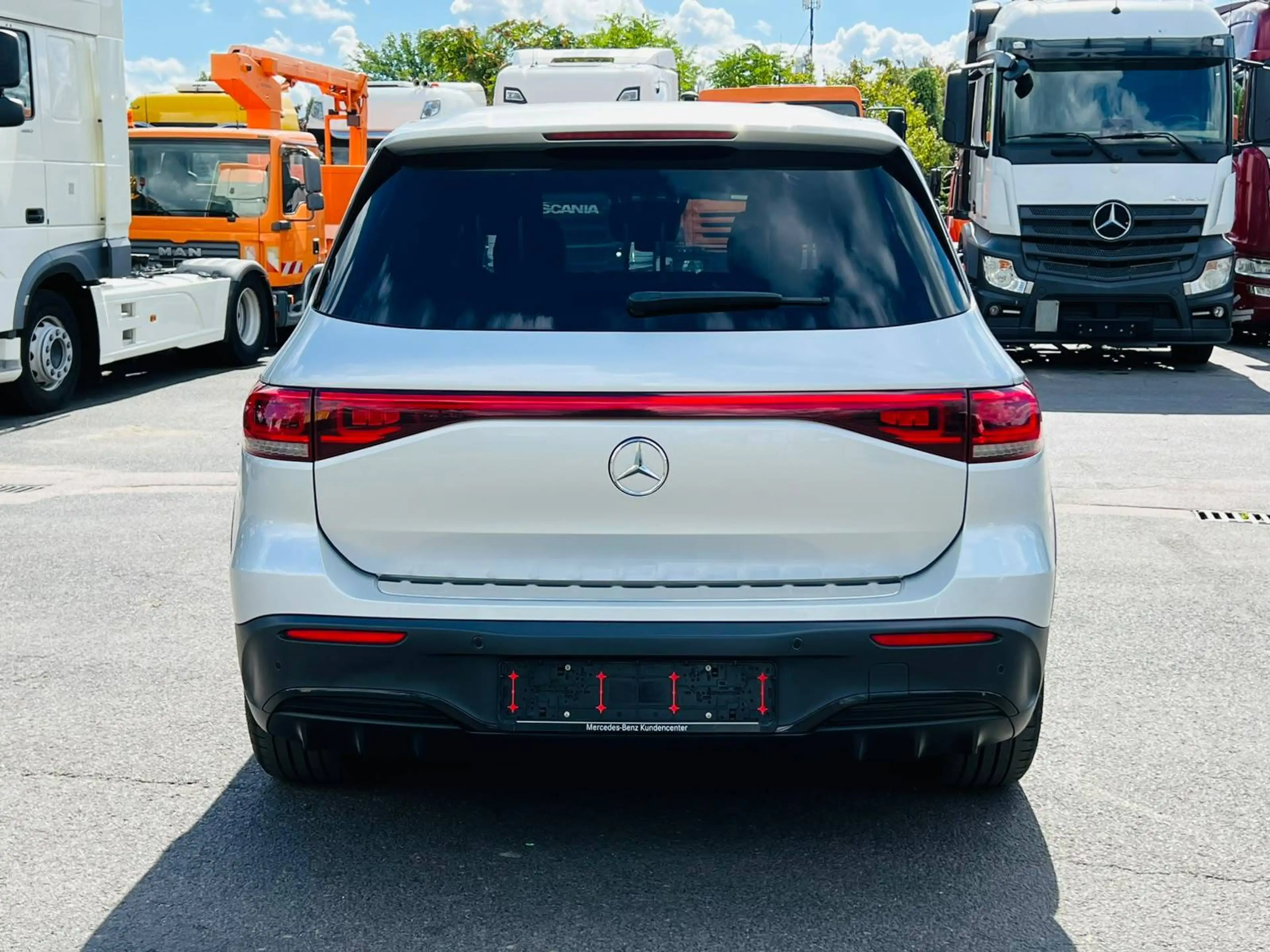 Mercedes-Benz EQB 350 EQB 350 4Matic AMG Line *Night/Memory/Leder/360° — photo 6