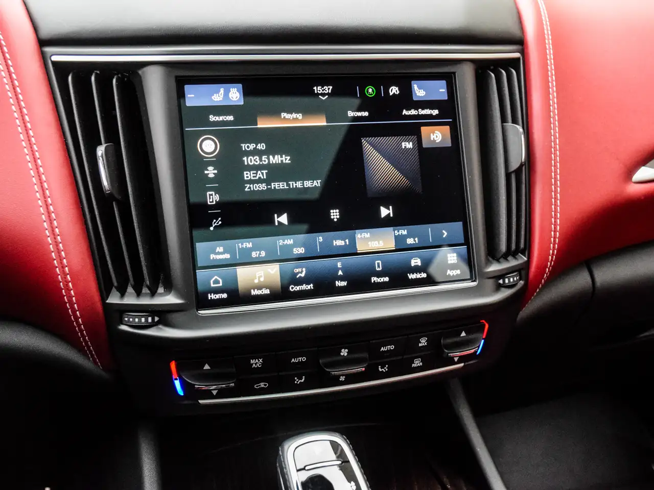 Maserati Levante снимка Maserati Levante