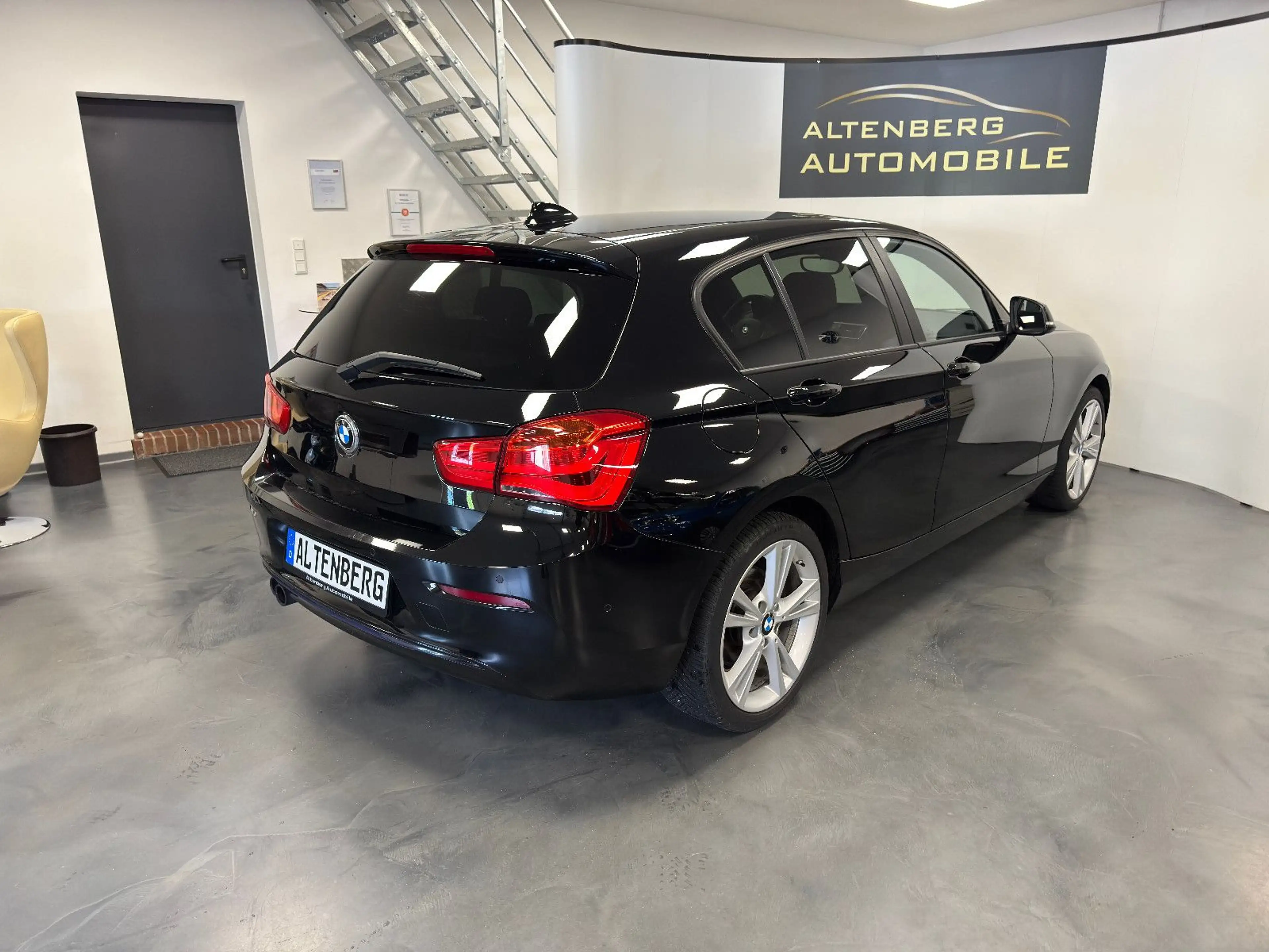 BMW 120 d Sport Line LED PDC Navi ACC DAB Sitzhzg. — photo 4