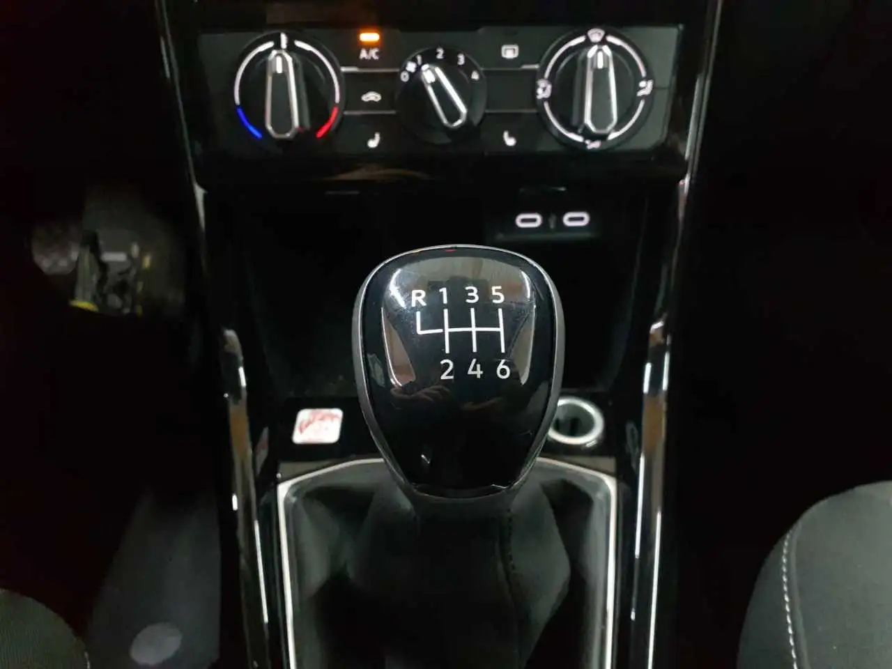 Volkswagen T-Cross T-Cross 1.0 TSI OPF Life SHZ APP PDC LED 14