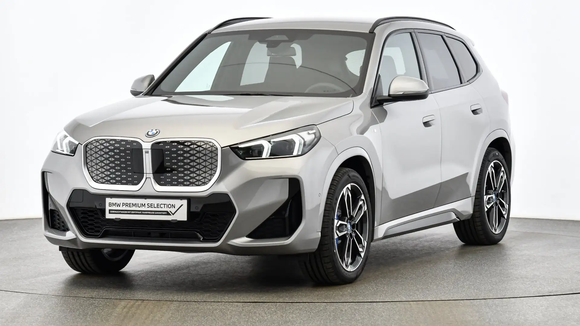 BMW iX1 xDrive30 Silber - 1