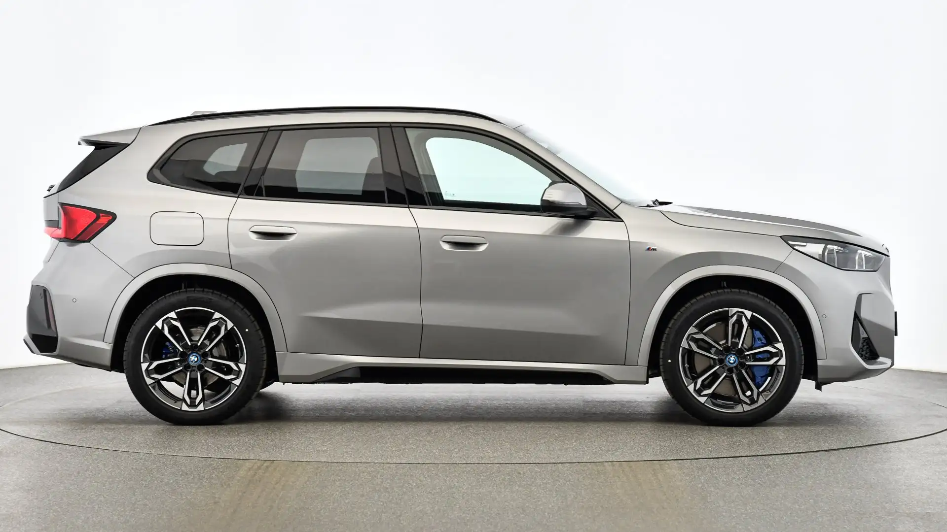 BMW iX1 xDrive30 Silber - 2