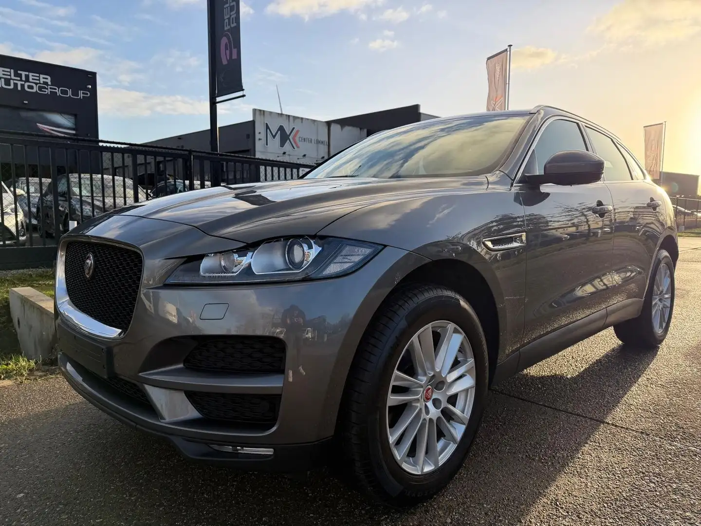 Jaguar F-Pace 2.0D AWD Leder GPS Pano Dak Gris - 2