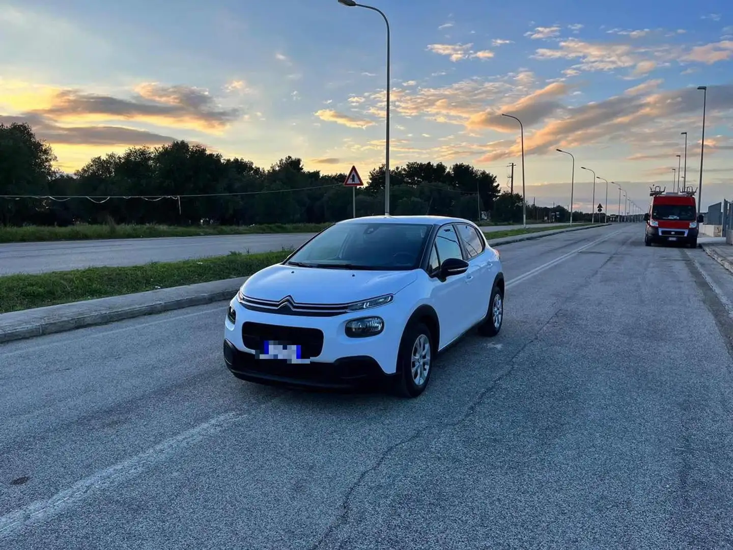 Citroen C3 BlueHDi 100 S&S Business 2 POSTI VAN Bianco - 1