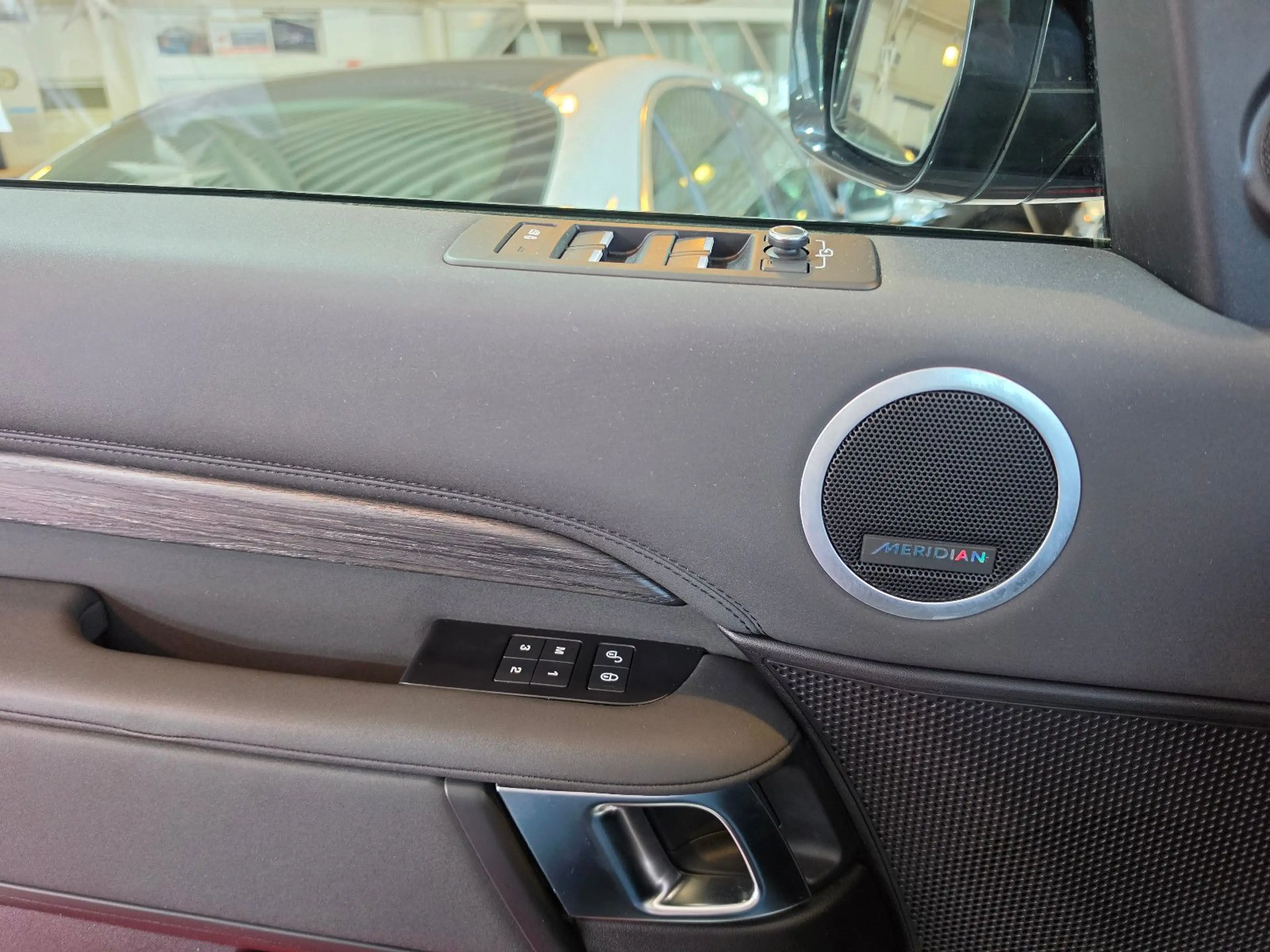 Land Rover Discovery 5 HSE TD6+STANDH.+360°+MERIDIAN+PANO+ — photo 9