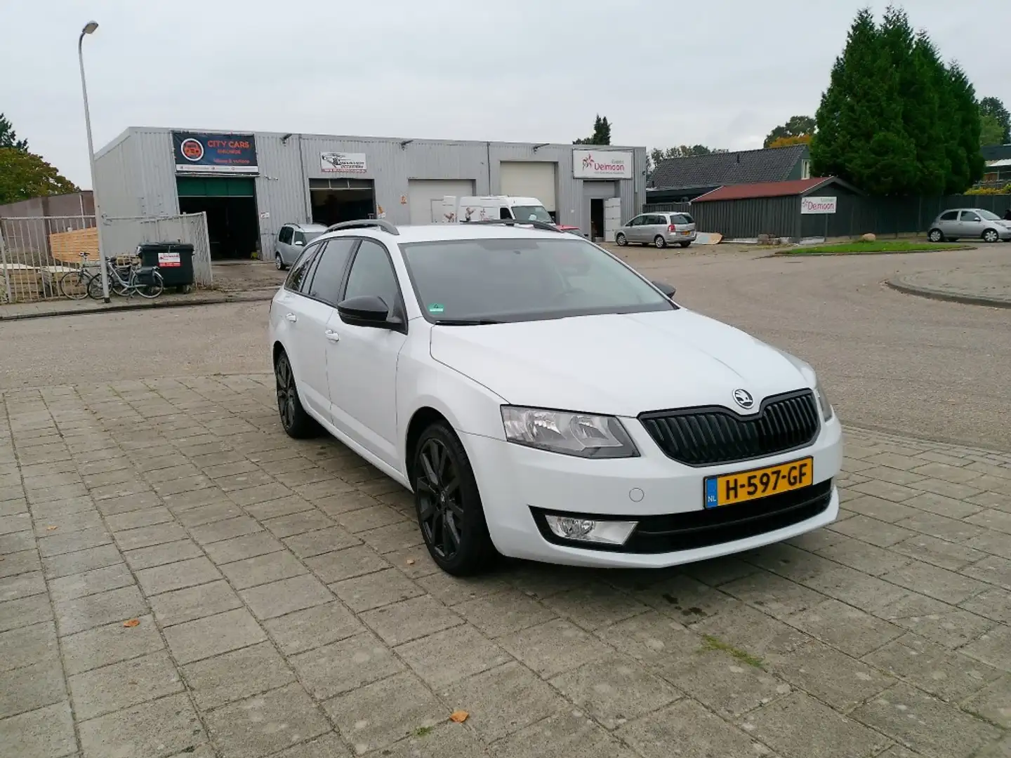 Skoda Octavia 1.2 TSI GRT AMB BNS Blanco - 1
