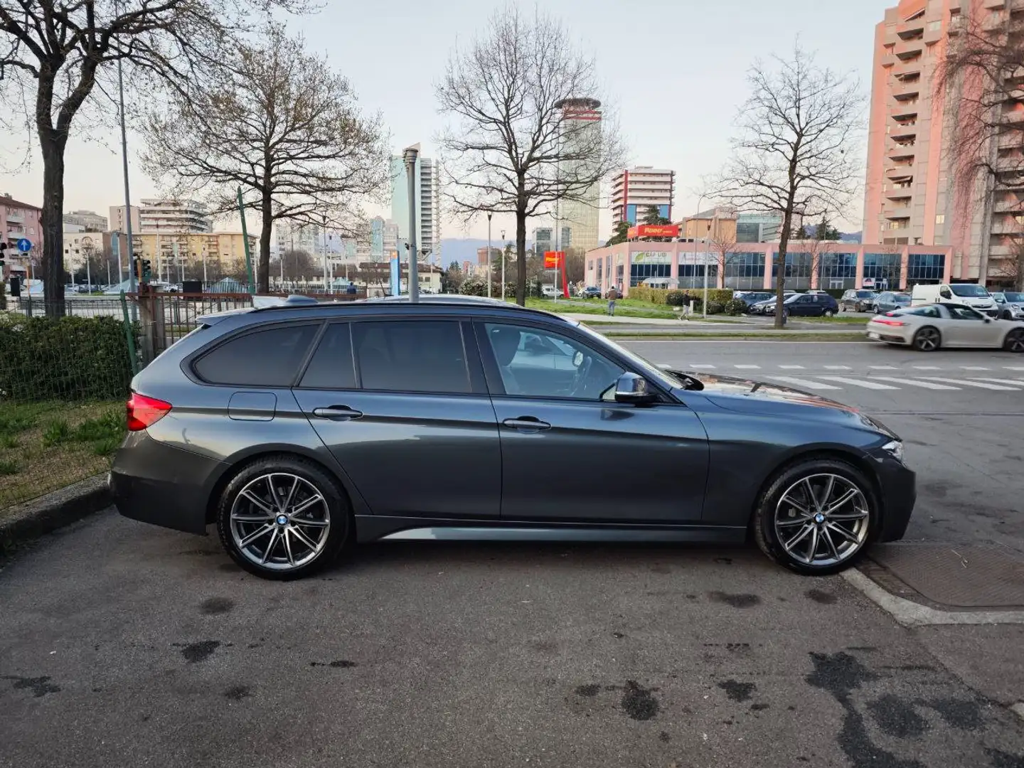 BMW 320 320d Touring xdrive Msport auto Grigio - 2
