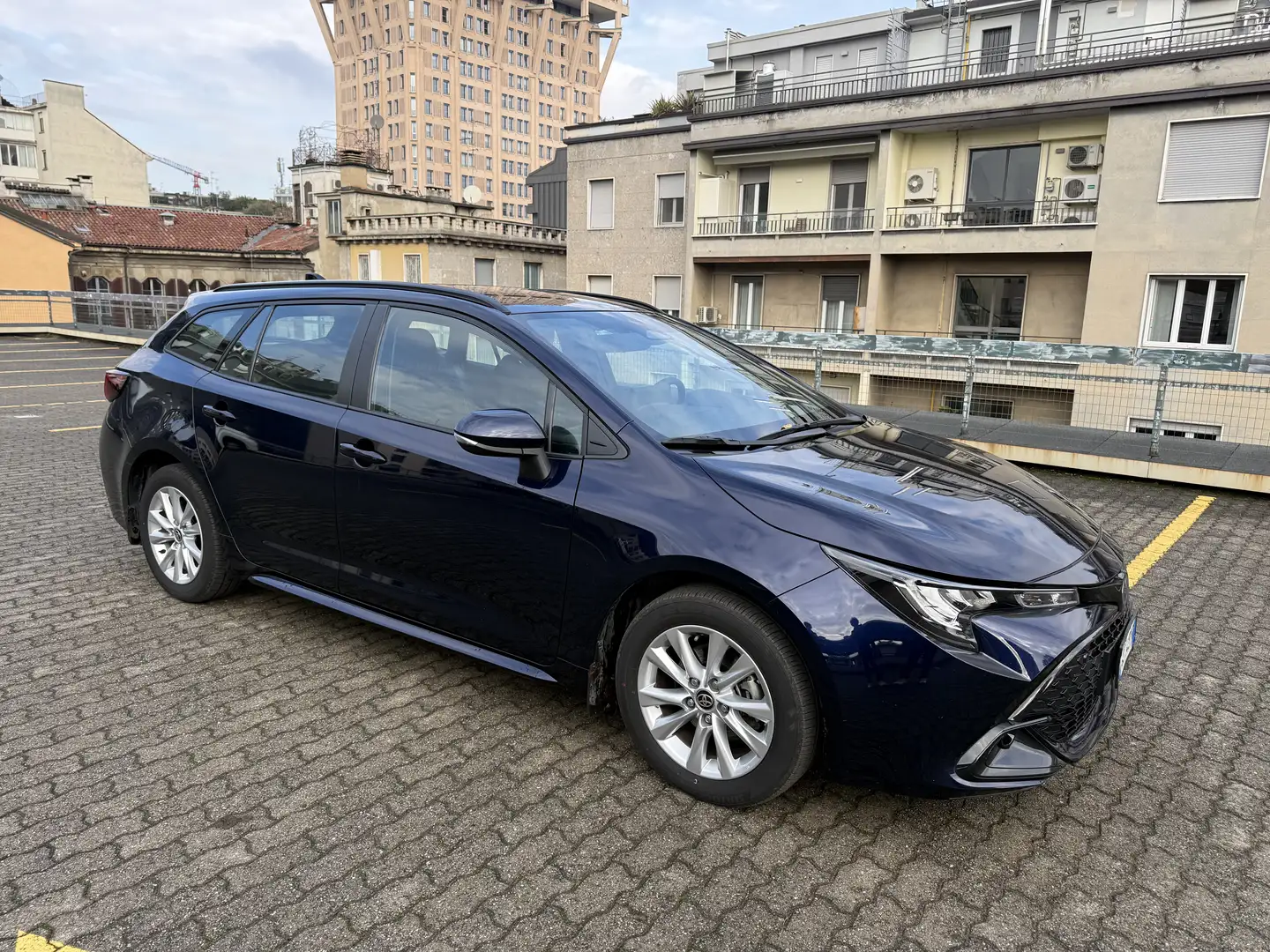 Toyota Corolla 1.8 Touring Sports MY24 SW business Hybrid Blu/Azzurro - 1