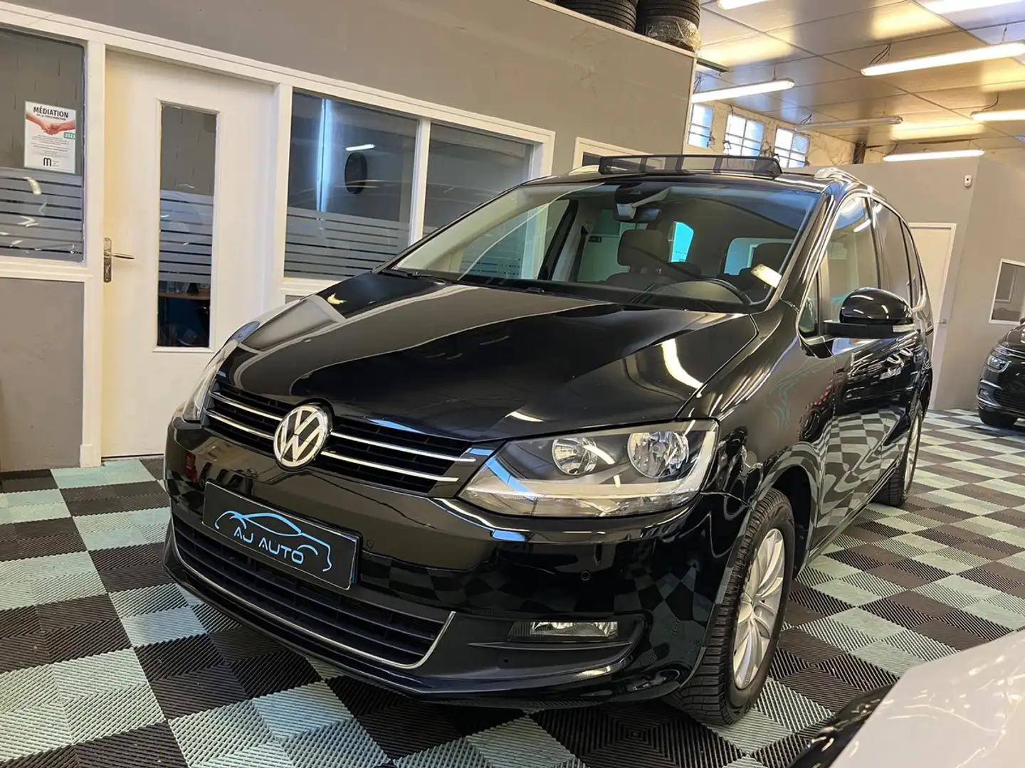 Volkswagen Sharan II 2.0 TDI 150 7 PLACES BLUEMOTION TECHNOLOGY CONF Zwart - 1