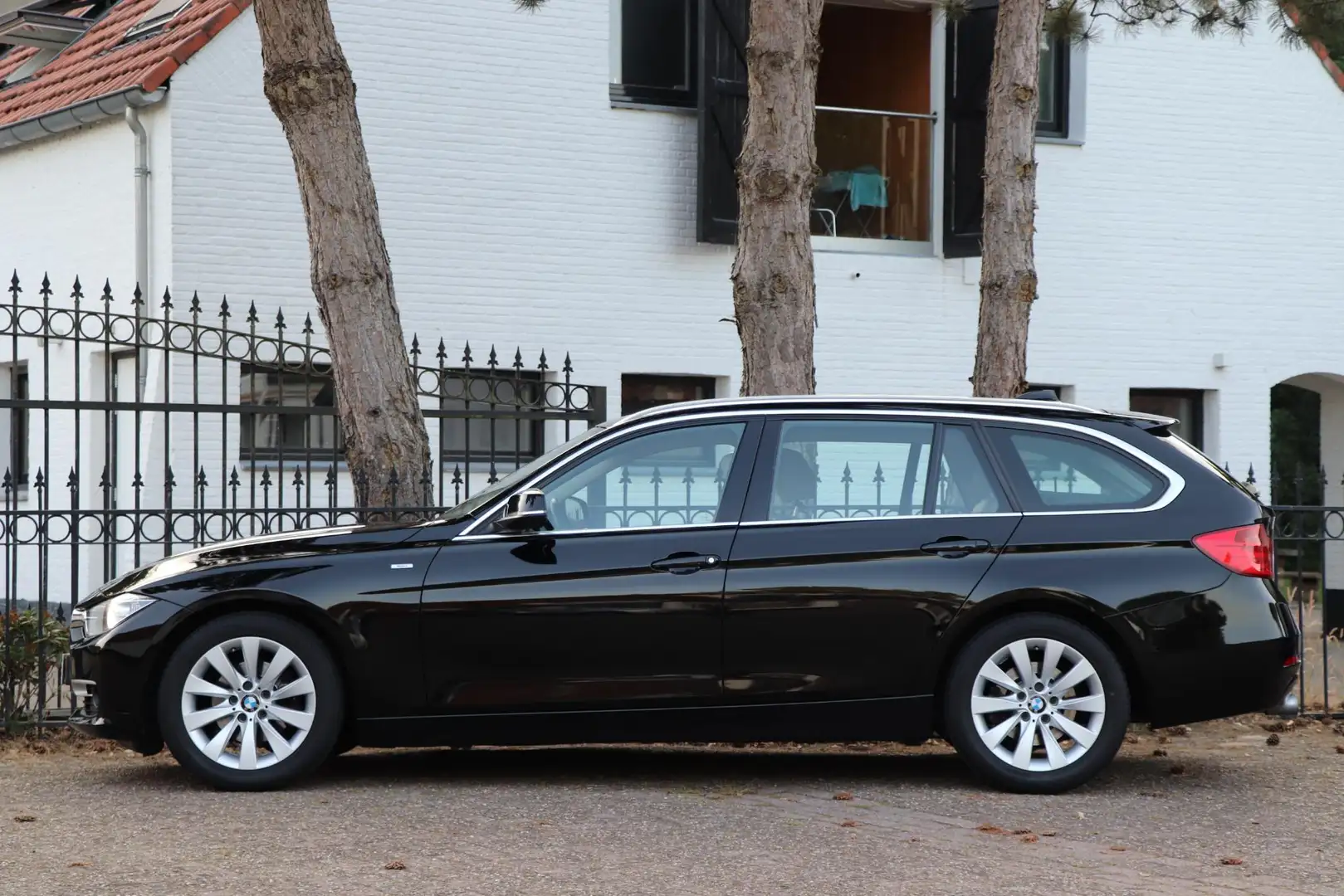 BMW 320 3-serie Touring 320i Executive |Modern line Noir - 2