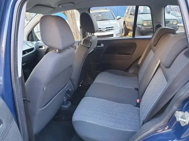 Ford Fusion view 14