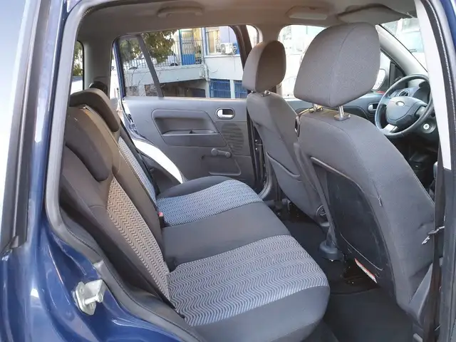 Ford Fusion view 13