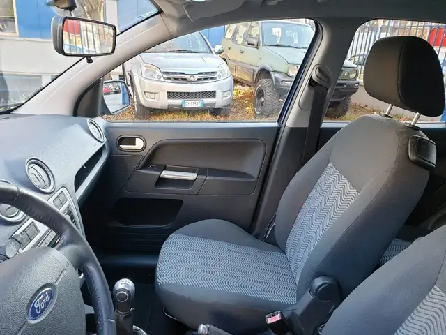 Ford Fusion view 7