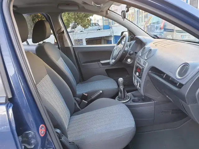 Ford Fusion view 12