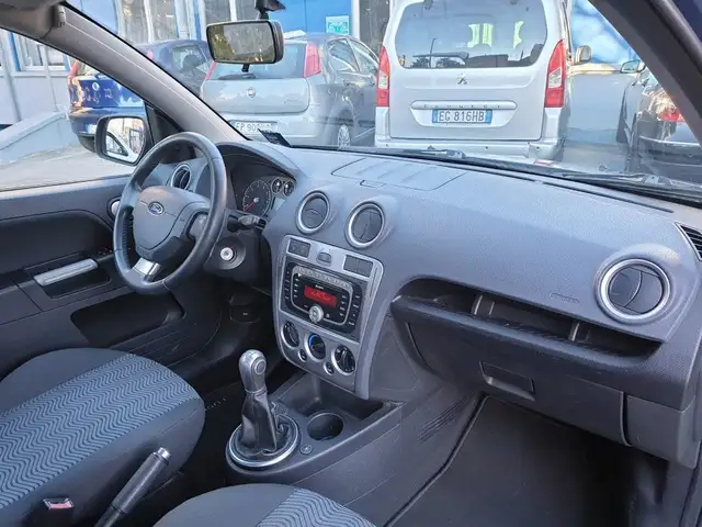 Ford Fusion view 11