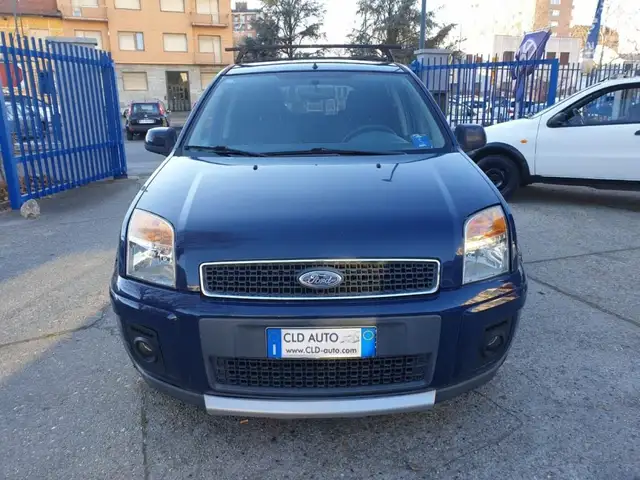Ford Fusion view 3