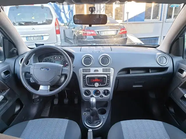 Ford Fusion view 9