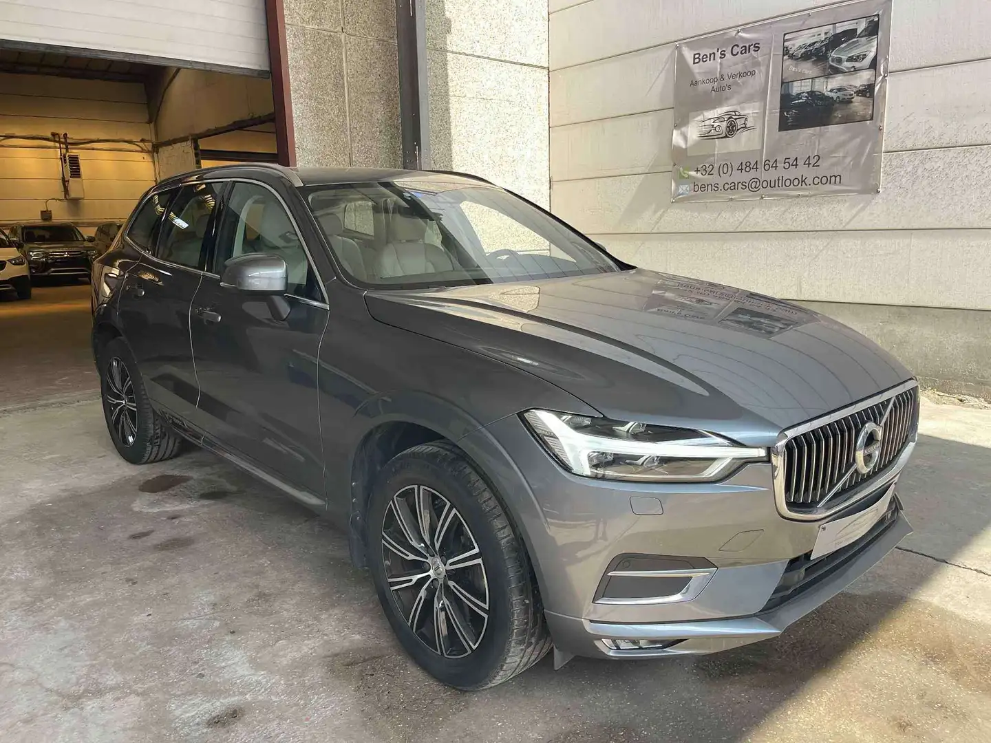 Volvo XC60 2.0 T4 Inscription Geartronic Gris - 2