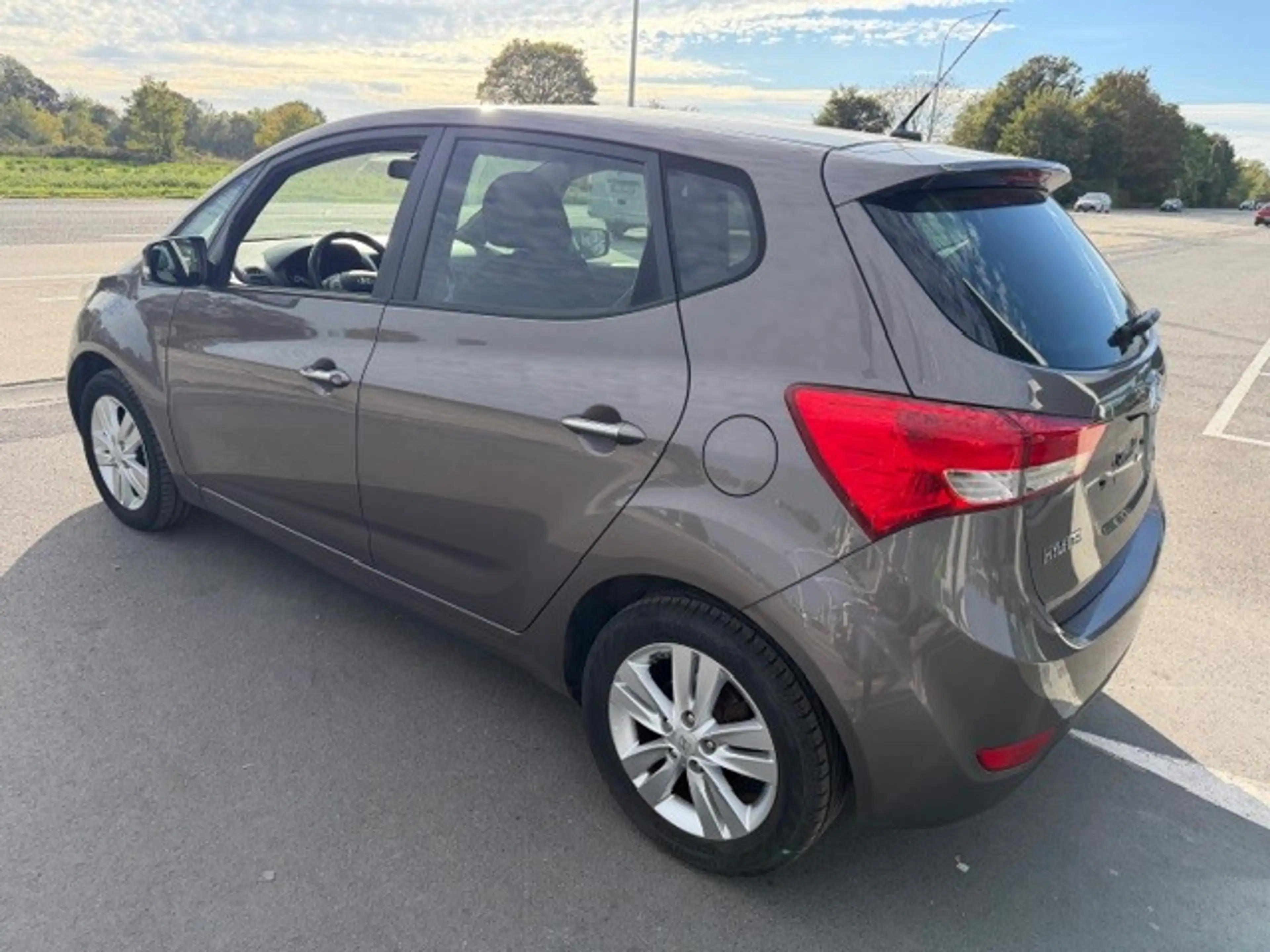 Hyundai iX20 — photo 6