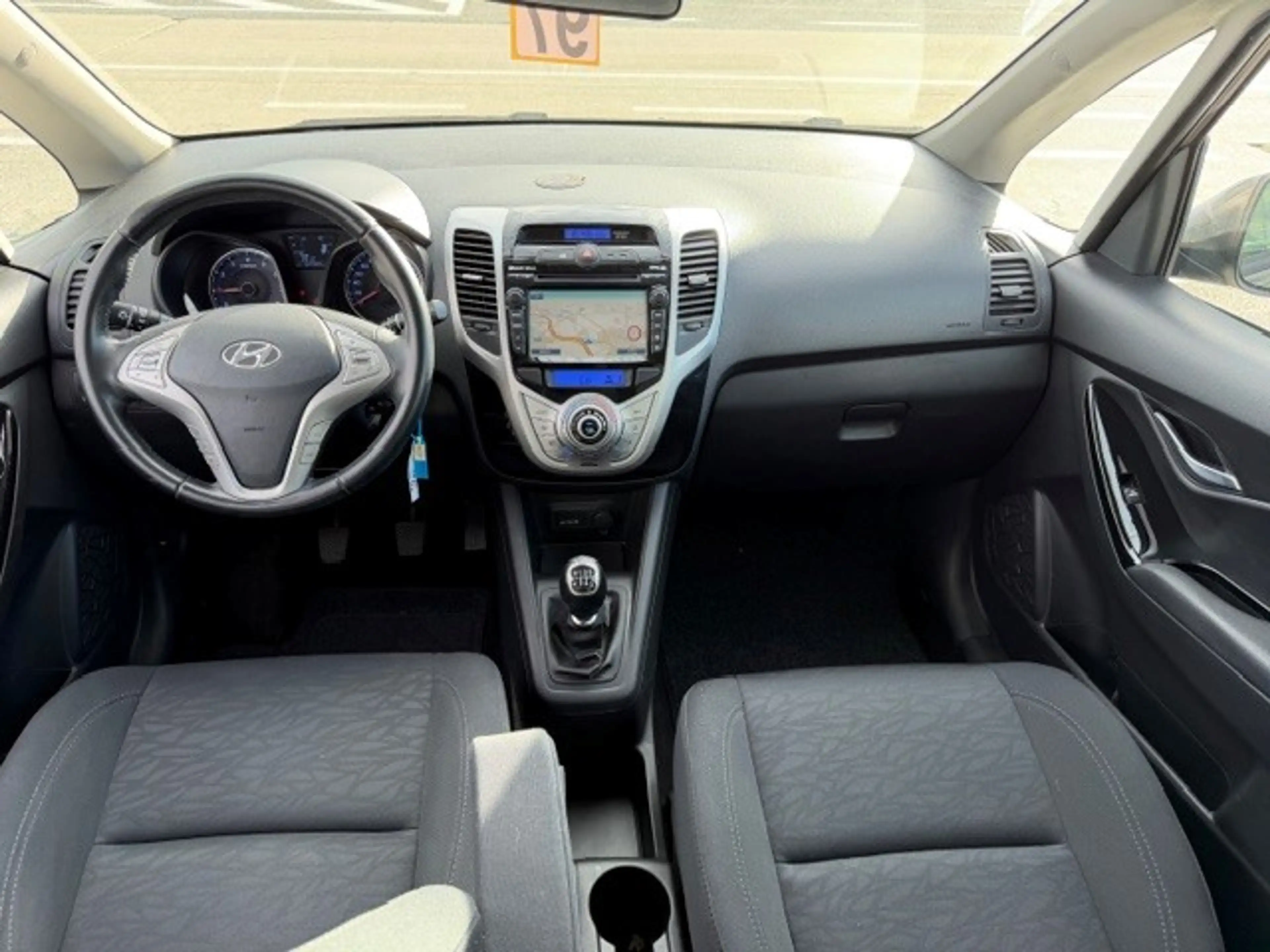 Hyundai iX20 — photo 8