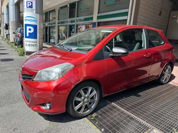 Yaris III 2011 3p 1.3 Lounge + GPL