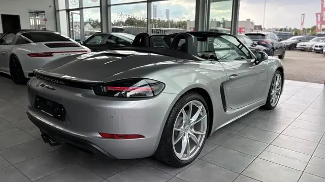 Porsche Boxster view 9