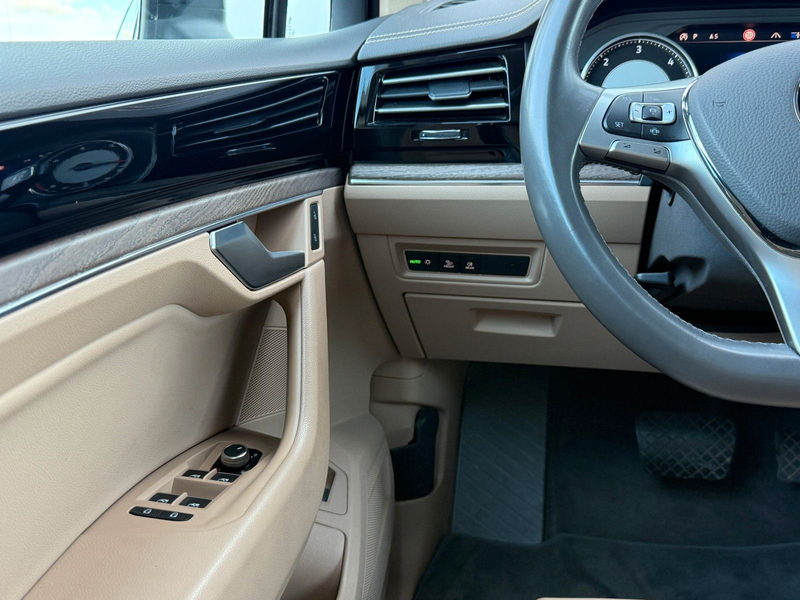 Volkswagen Touareg 3.0TDI4Motion Atmosphere R-LINE AHK LED — photo 10