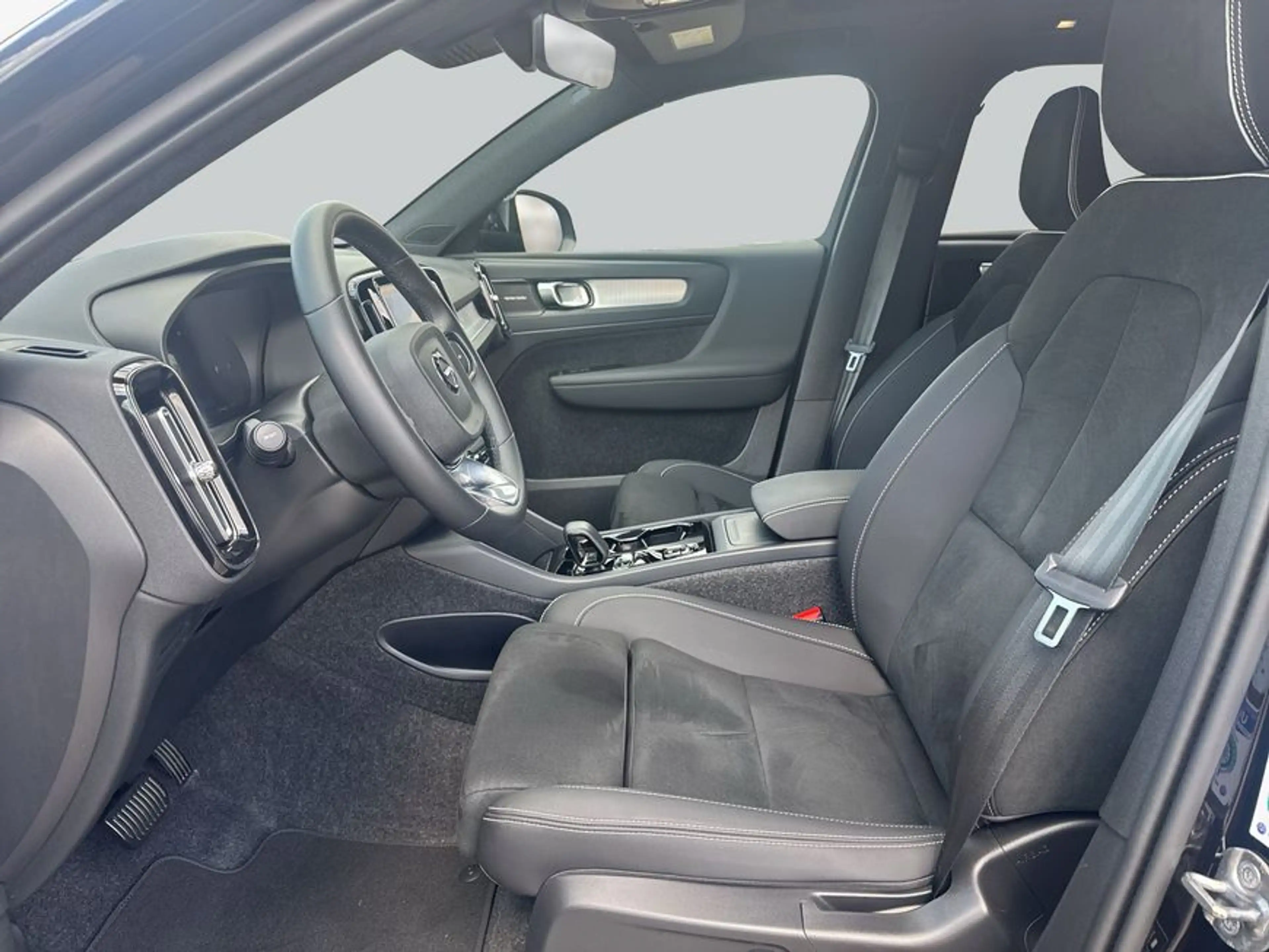 Volvo XC40 XC40 B3 B DKG Plus Black Edition — photo 9