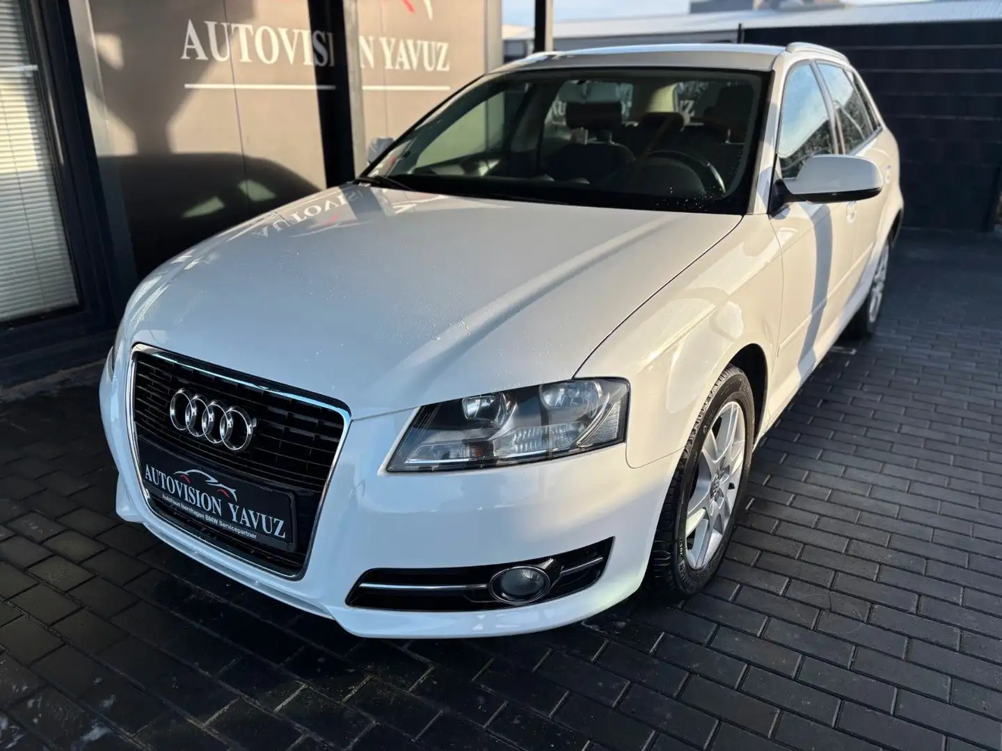 Audi A3 Sportback 1.4 TFSI Attraction Weiß - 1
