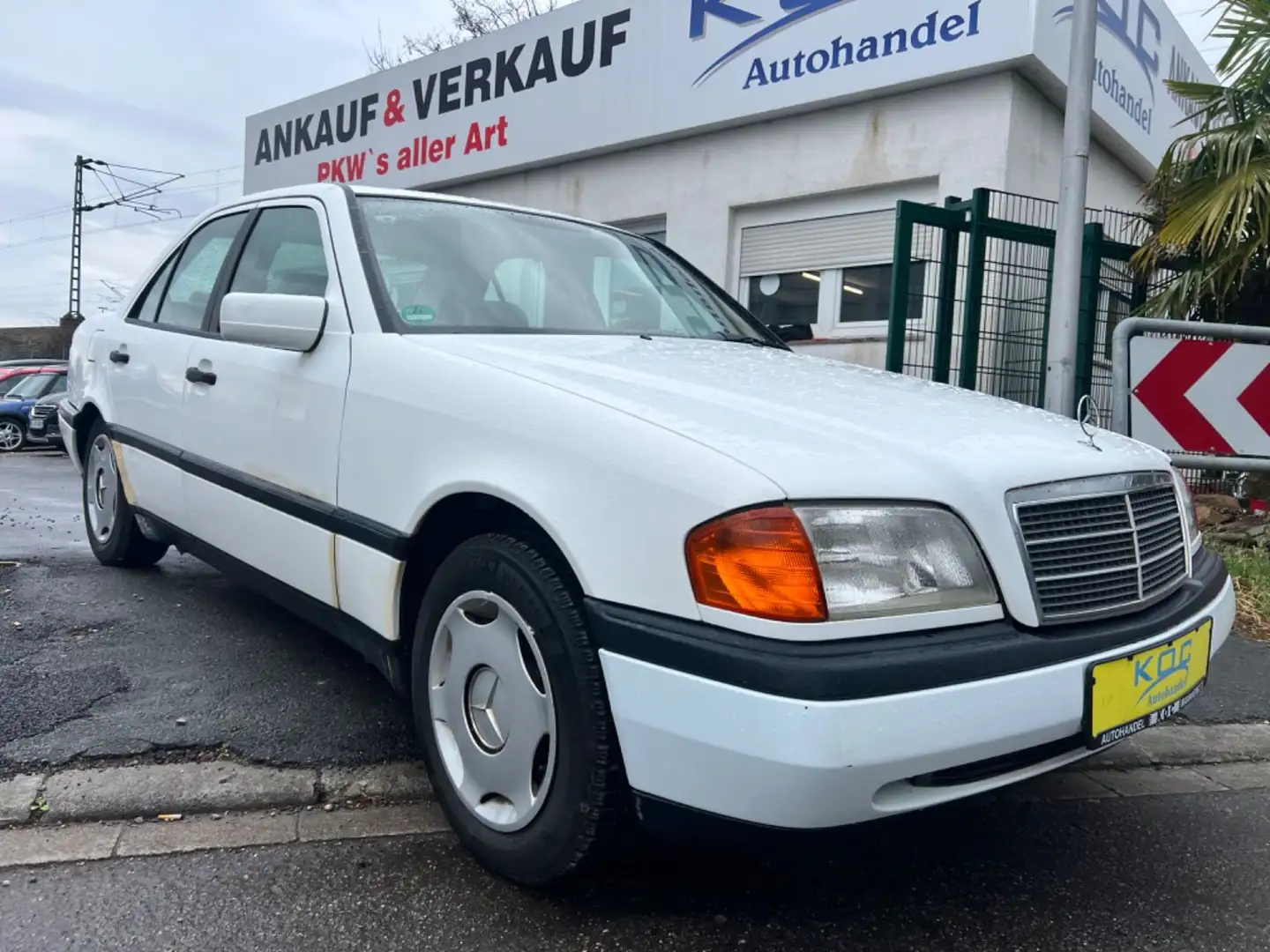 Mercedes-Benz C 180 ELEGANCE Alb - 1
