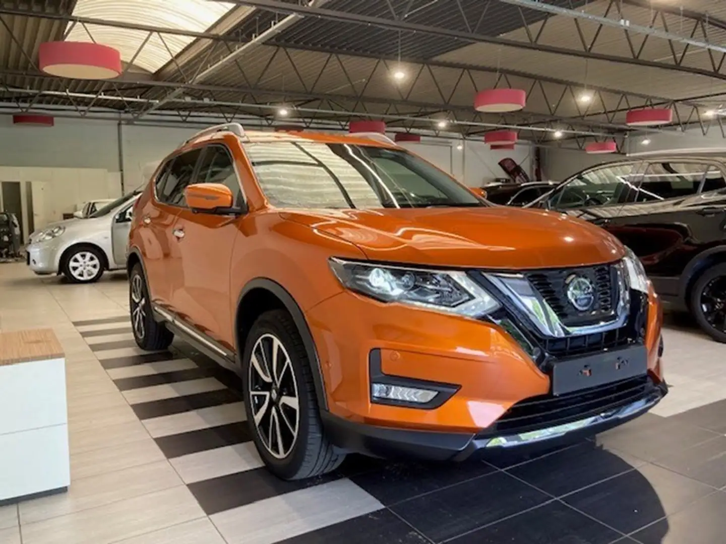 Nissan X-Trail 1.3 BENZINE AUTOMAAT TEKNA Orange - 2