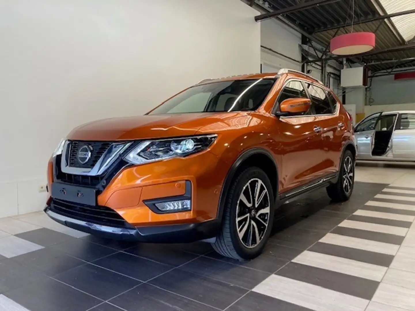 Nissan X-Trail 1.3 BENZINE AUTOMAAT TEKNA Orange - 1