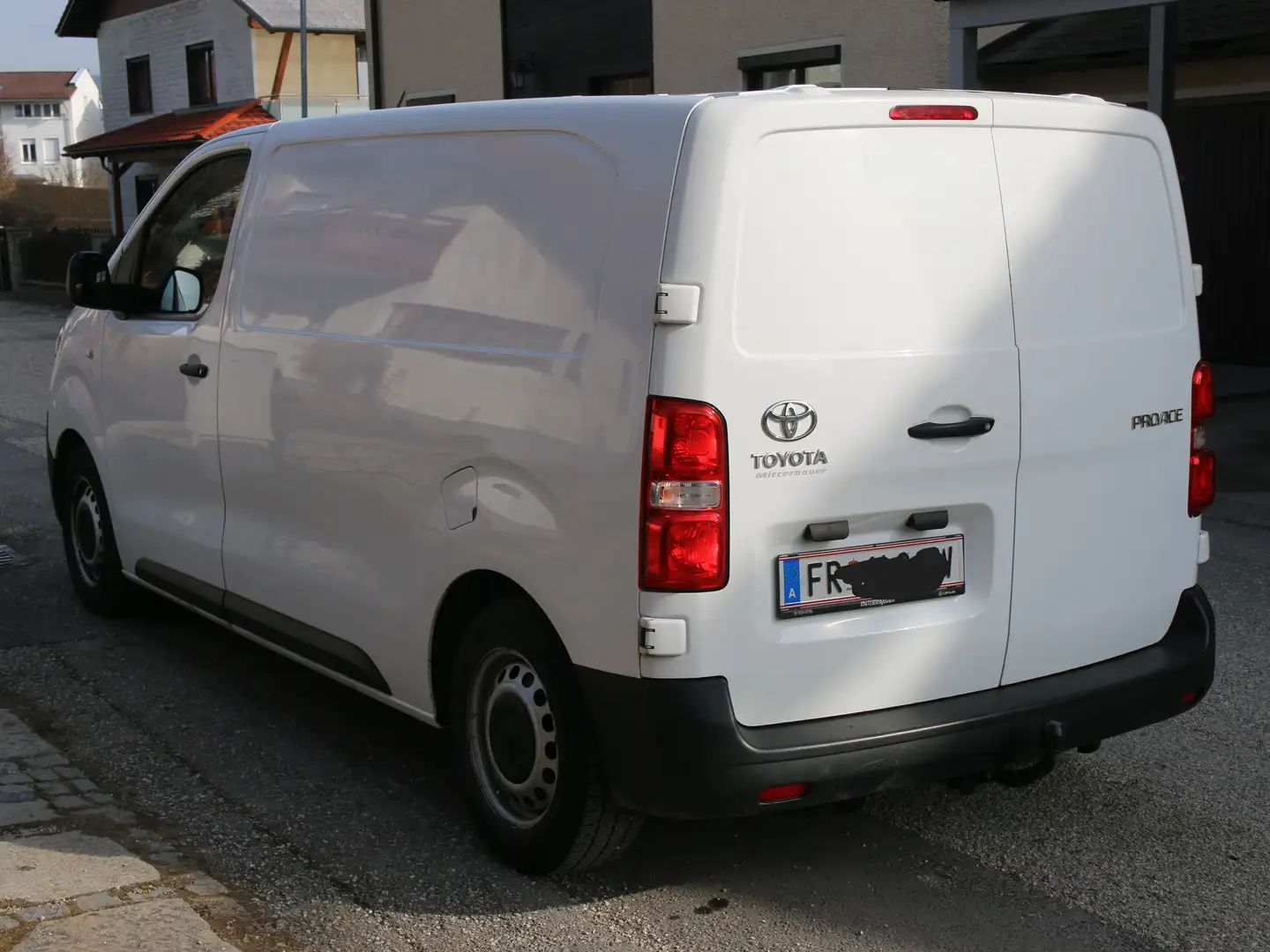 Toyota Proace Proace 1.6D mit Selbstausbau zum Campen Weiß - 2