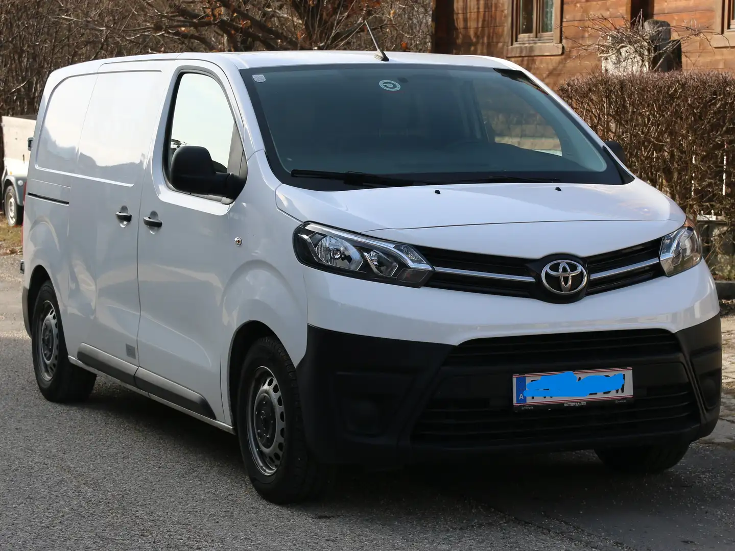 Toyota Proace Proace 1.6D mit Selbstausbau zum Campen Weiß - 1
