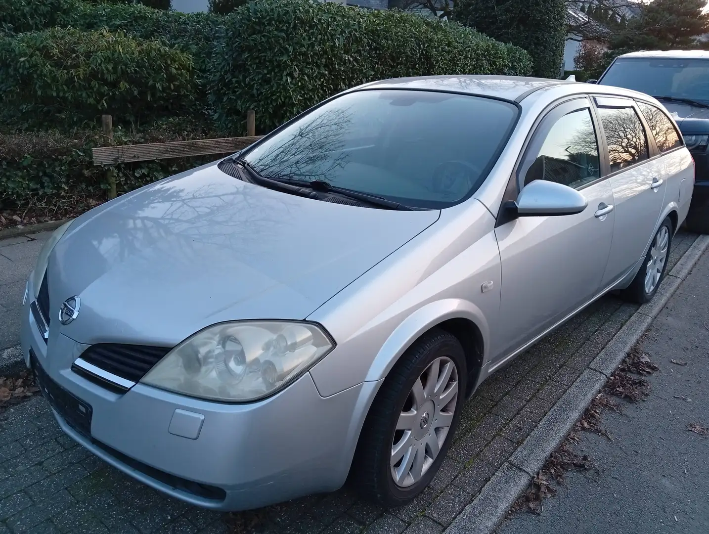 Nissan Primera Primera Kombi LPG Leder AHK Motorschaden Silber - 1