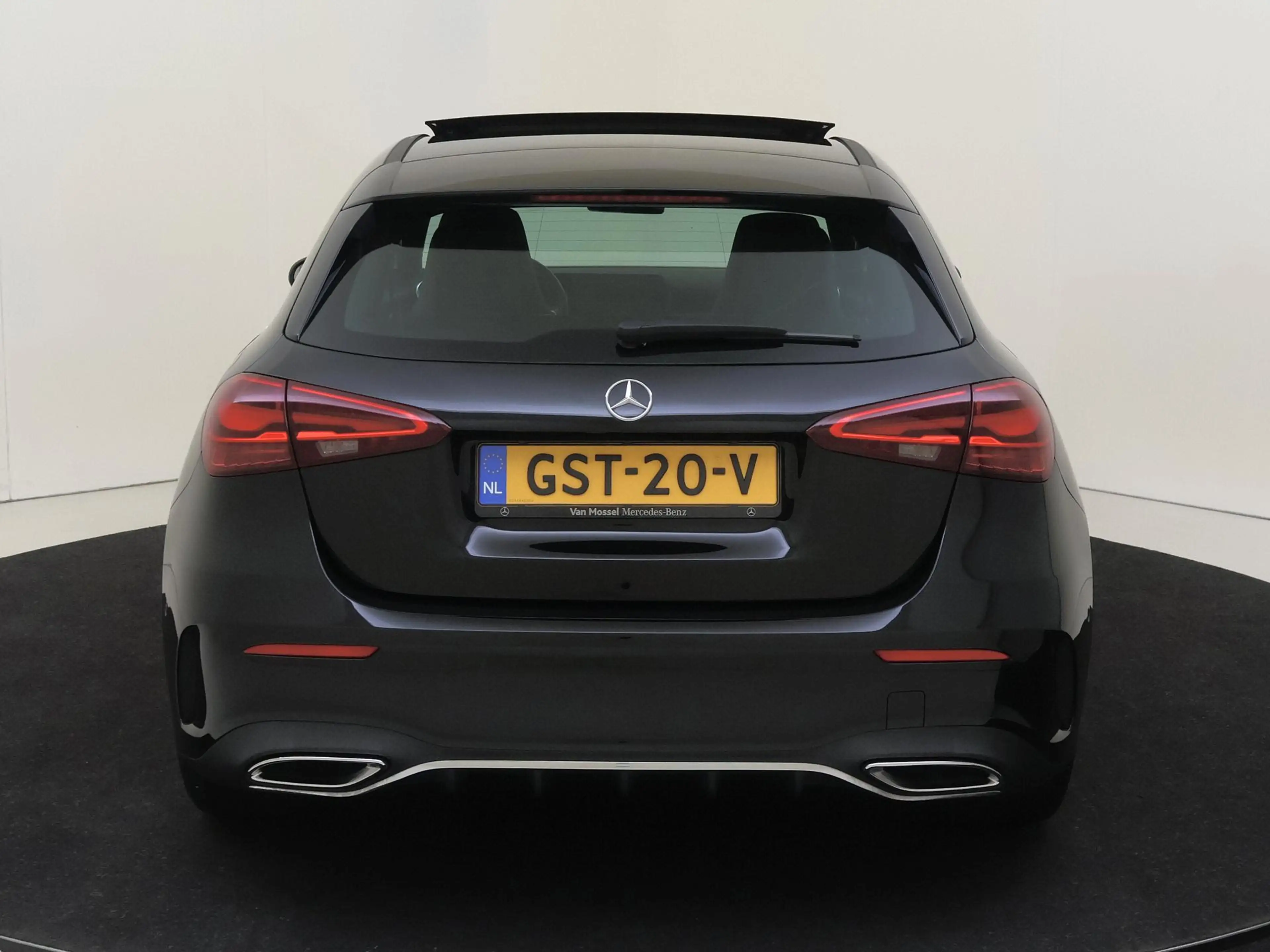 Mercedes-Benz A 180 AMG Line / Panoramadak/ Sfeerverlichting/ Keyless — photo 7