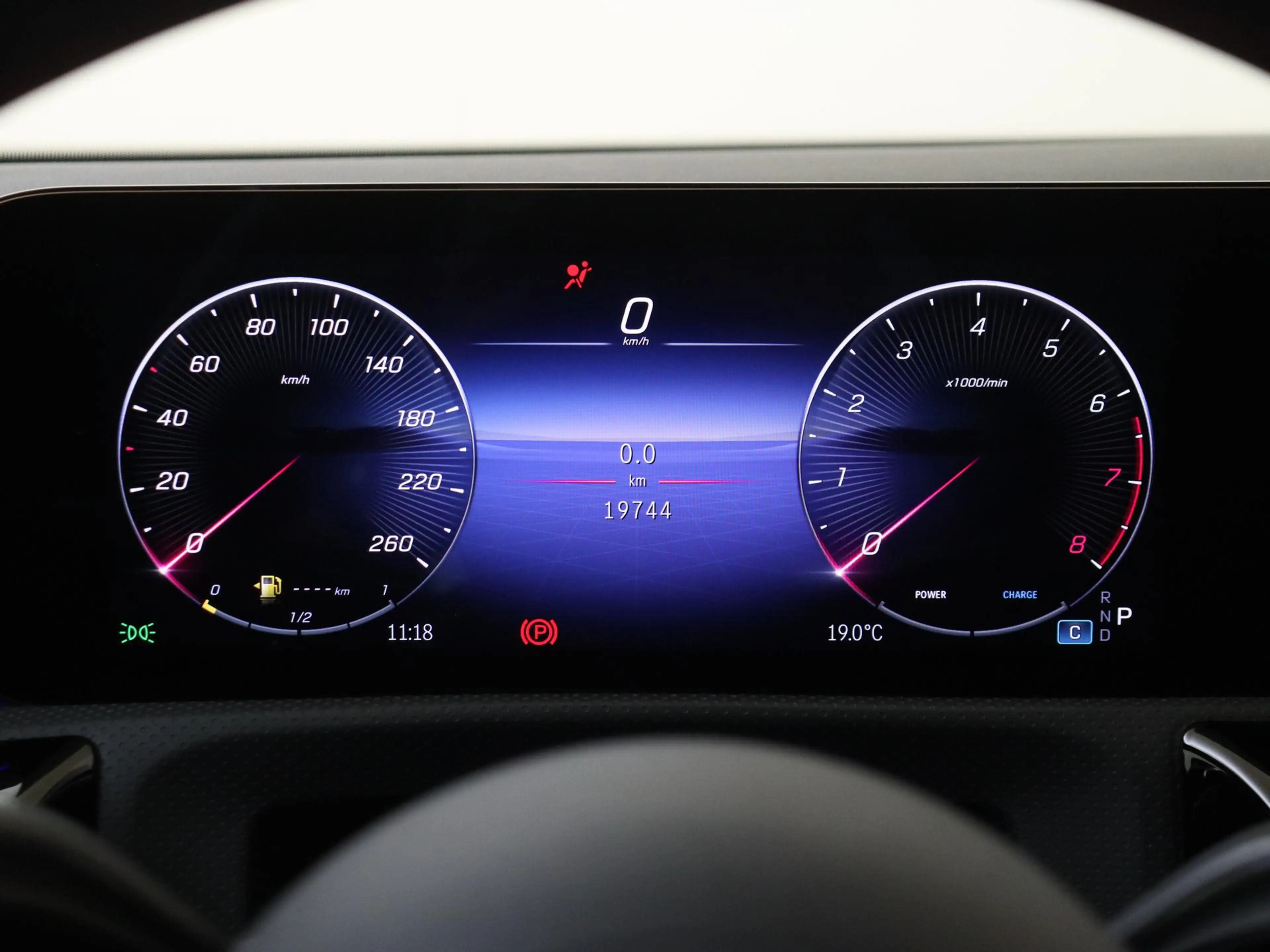 Mercedes-Benz A 180 AMG Line / Panoramadak/ Sfeerverlichting/ Keyless — photo 11