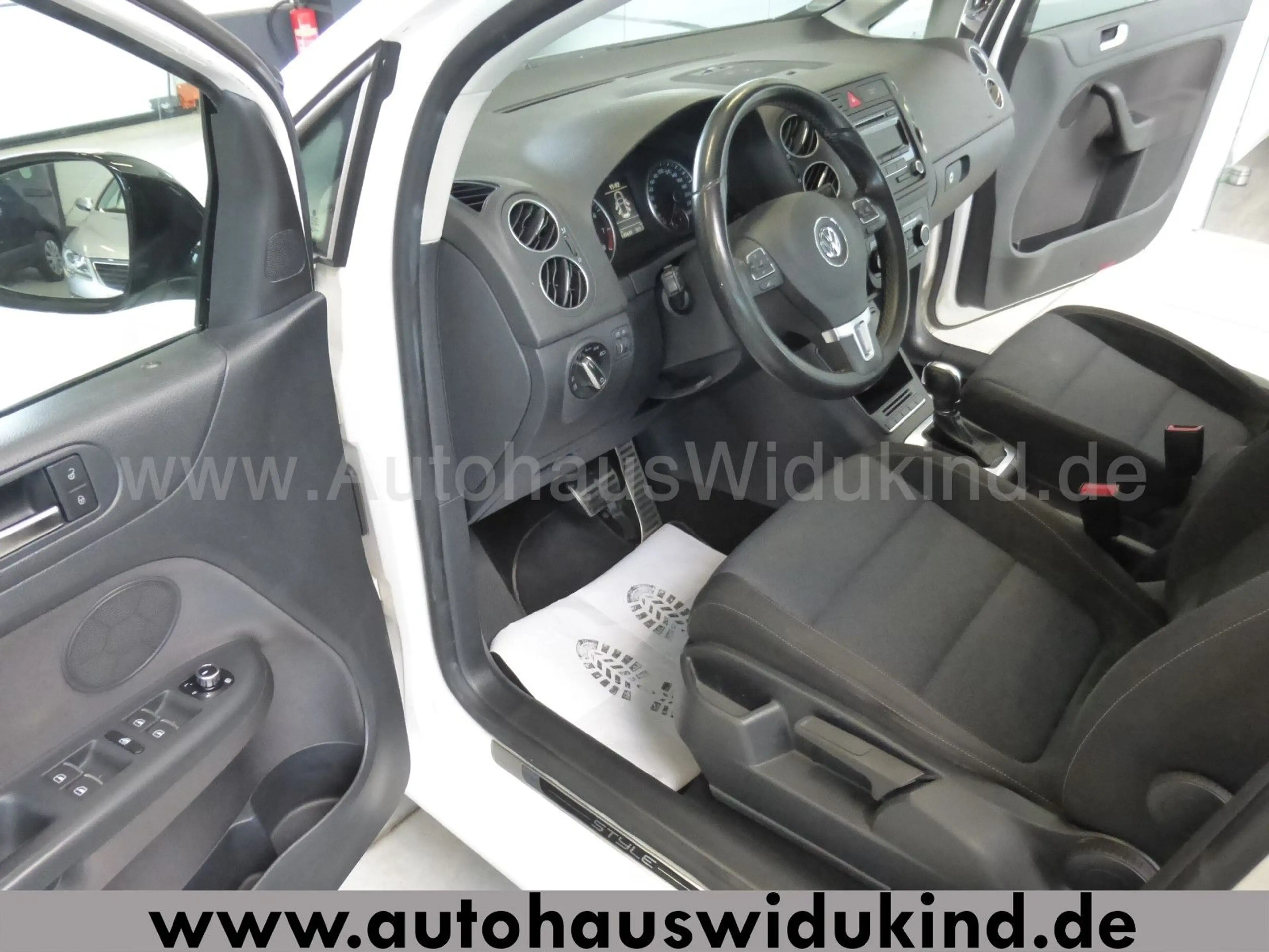 Volkswagen Golf Plus VI 1.2 Style Autom. DSG PDC AHK 1.HAND — photo 9