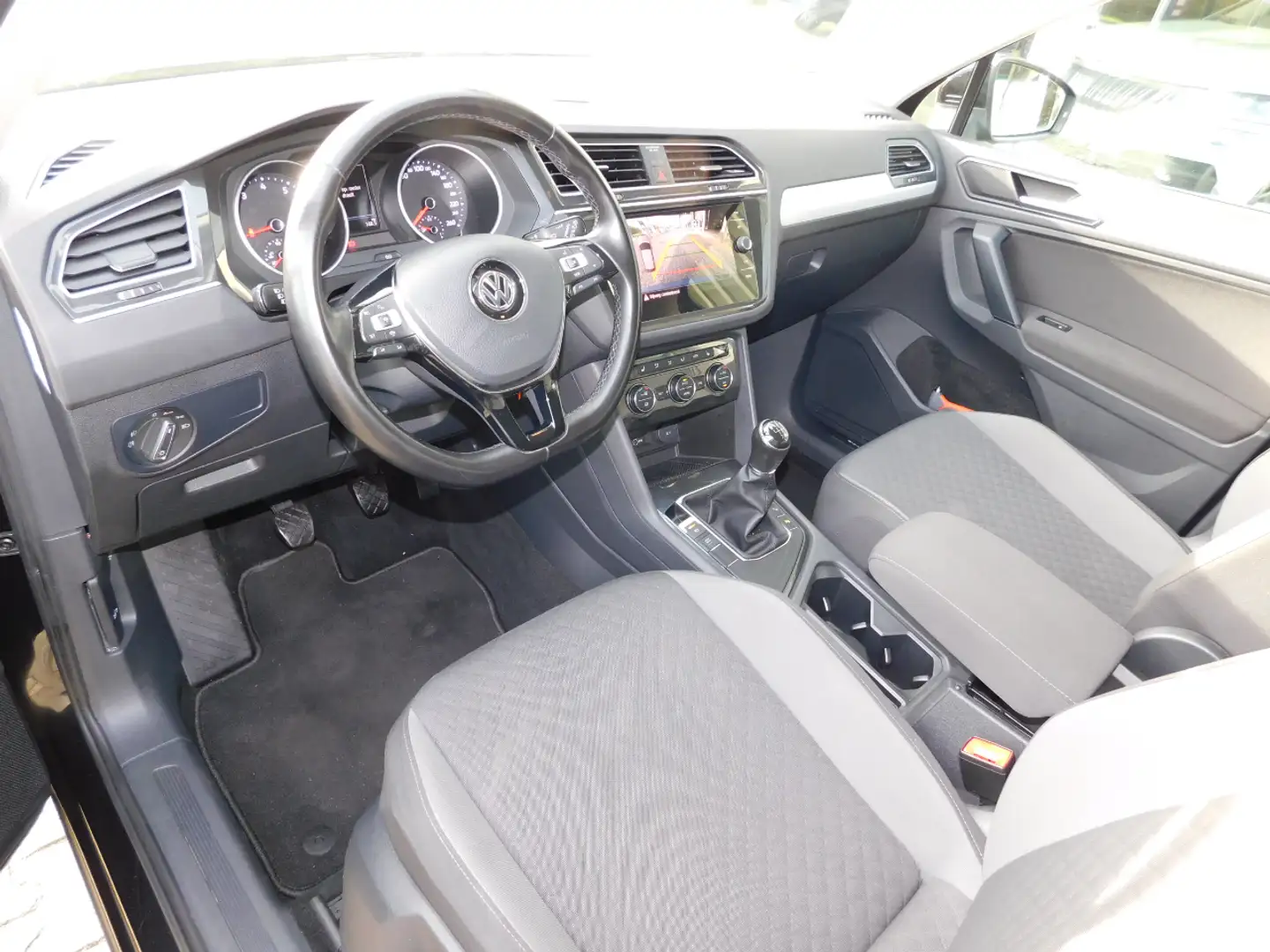 Volkswagen Tiguan 1.5TSI 131PK COMF.LINE!! All-in Prijs! NL Auto Noir - 2